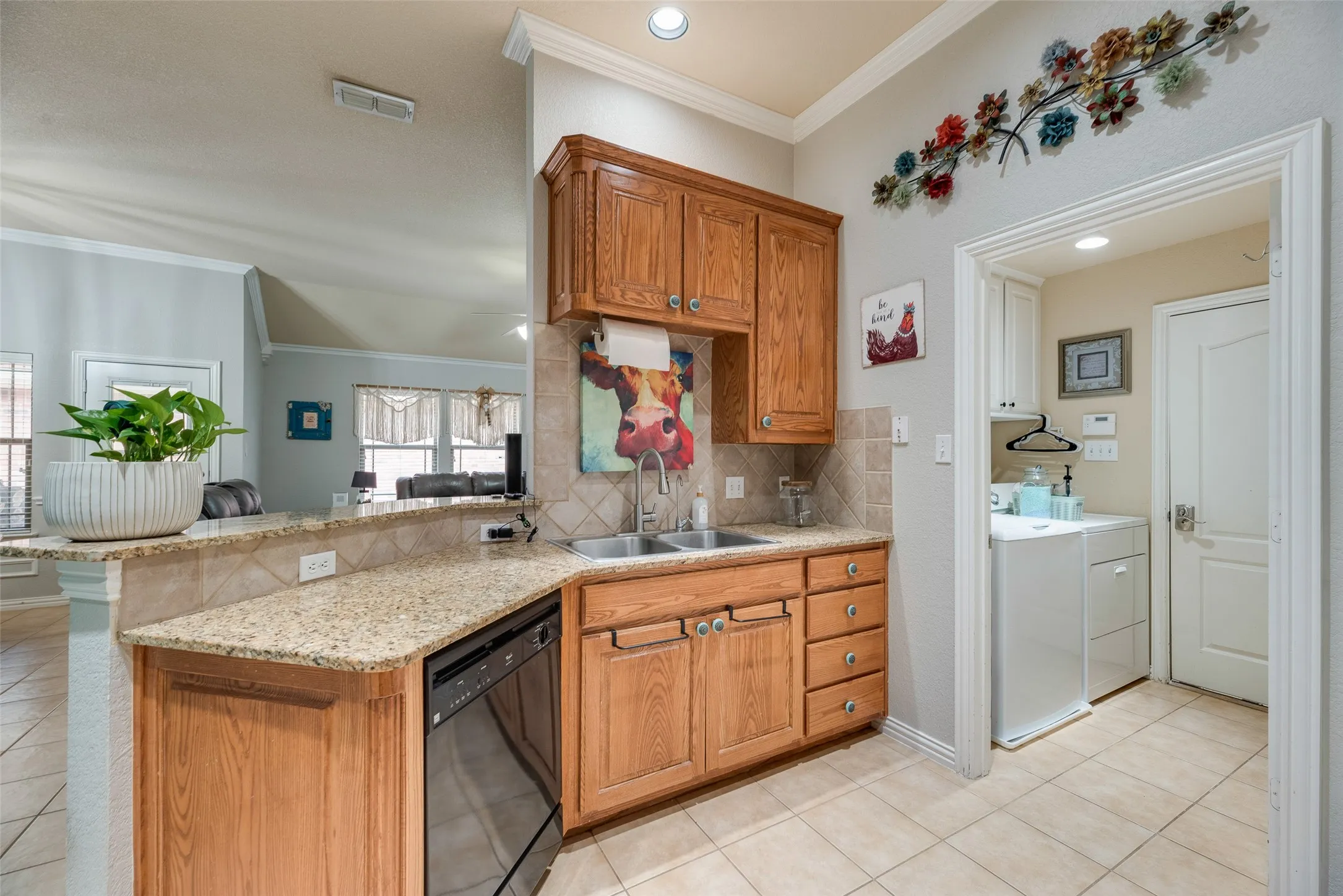 Single Family Residence For Sale in Tarrant County , 9032 Racquet Club Drive, Fort Worth, Texas 76120, 3 Bedroom, 2 Bathroom, 2 Garage spaces, 1,837 Sqft, built in 2004, mls#21394647, Real Estate Agent in Fort Worth, Homes For Sale in Tarrant county, Homes For Sale in Fort Worth, Realtor in Fort Worth Texas, Real Estate Brokerage Independent Realty Texas, Luminita Cordes Realtor