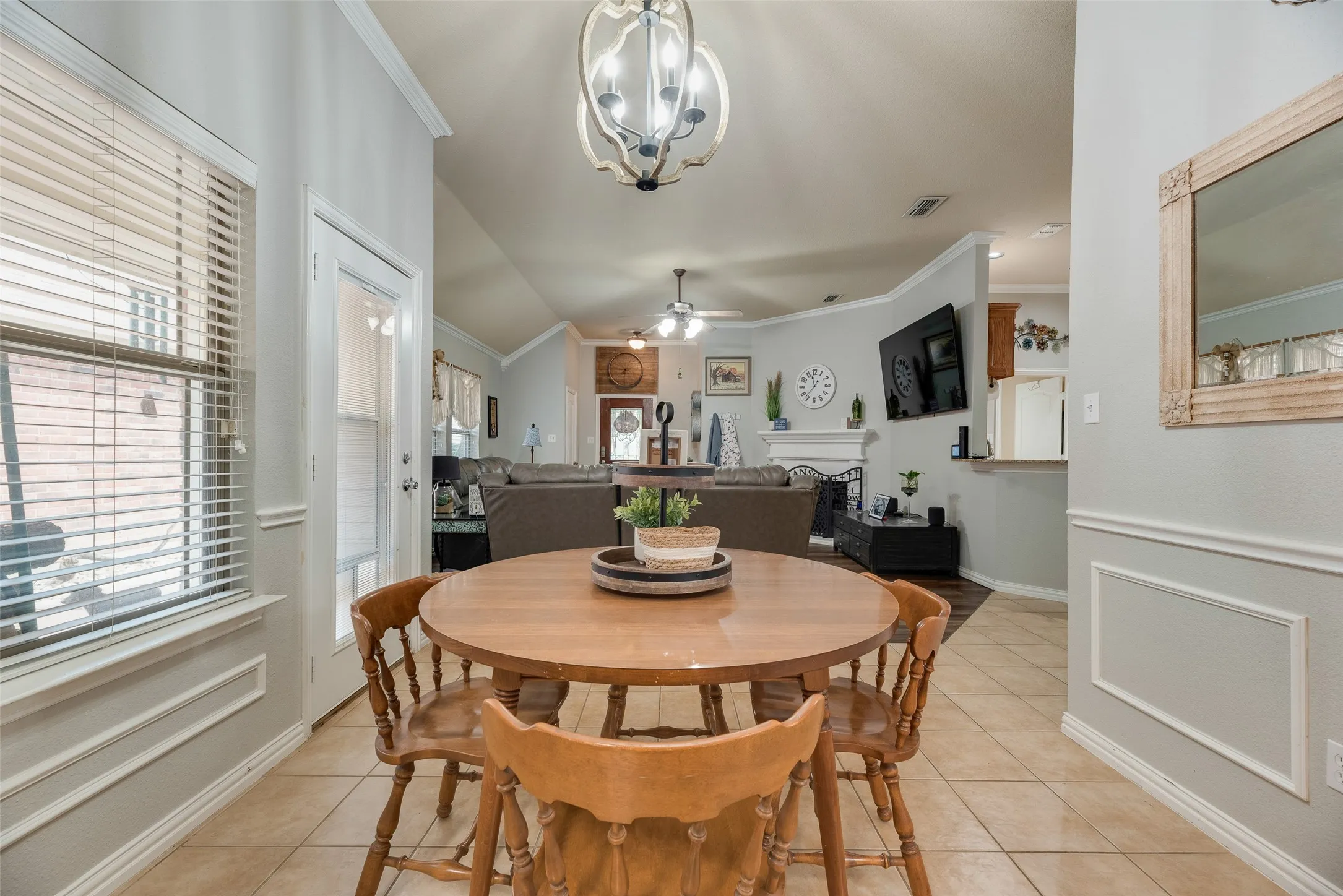 Single Family Residence For Sale in Tarrant County , 9032 Racquet Club Drive, Fort Worth, Texas 76120, 3 Bedroom, 2 Bathroom, 2 Garage spaces, 1,837 Sqft, built in 2004, mls#21394647, Real Estate Agent in Fort Worth, Homes For Sale in Tarrant county, Homes For Sale in Fort Worth, Realtor in Fort Worth Texas, Real Estate Brokerage Independent Realty Texas, Luminita Cordes Realtor