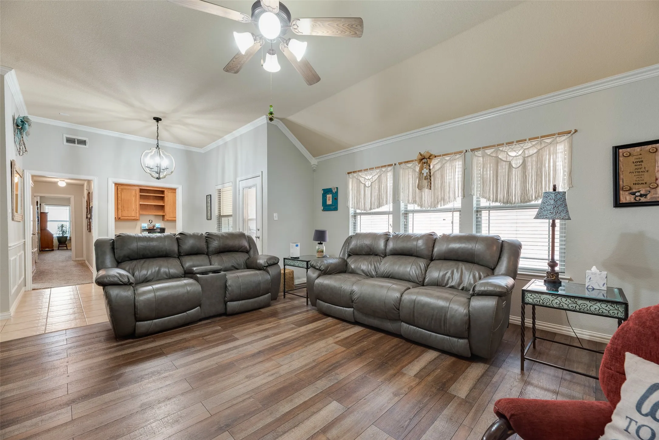 Single Family Residence For Sale in Tarrant County , 9032 Racquet Club Drive, Fort Worth, Texas 76120, 3 Bedroom, 2 Bathroom, 2 Garage spaces, 1,837 Sqft, built in 2004, mls#21394647, Real Estate Agent in Fort Worth, Homes For Sale in Tarrant county, Homes For Sale in Fort Worth, Realtor in Fort Worth Texas, Real Estate Brokerage Independent Realty Texas, Luminita Cordes Realtor