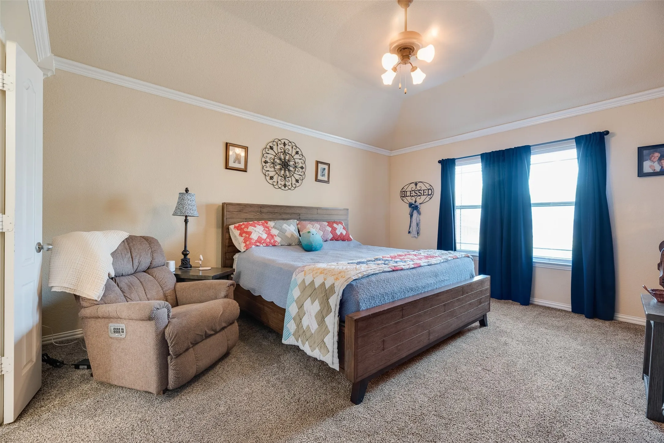 Single Family Residence For Sale in Tarrant County , 9032 Racquet Club Drive, Fort Worth, Texas 76120, 3 Bedroom, 2 Bathroom, 2 Garage spaces, 1,837 Sqft, built in 2004, mls#21394647, Real Estate Agent in Fort Worth, Homes For Sale in Tarrant county, Homes For Sale in Fort Worth, Realtor in Fort Worth Texas, Real Estate Brokerage Independent Realty Texas, Luminita Cordes Realtor