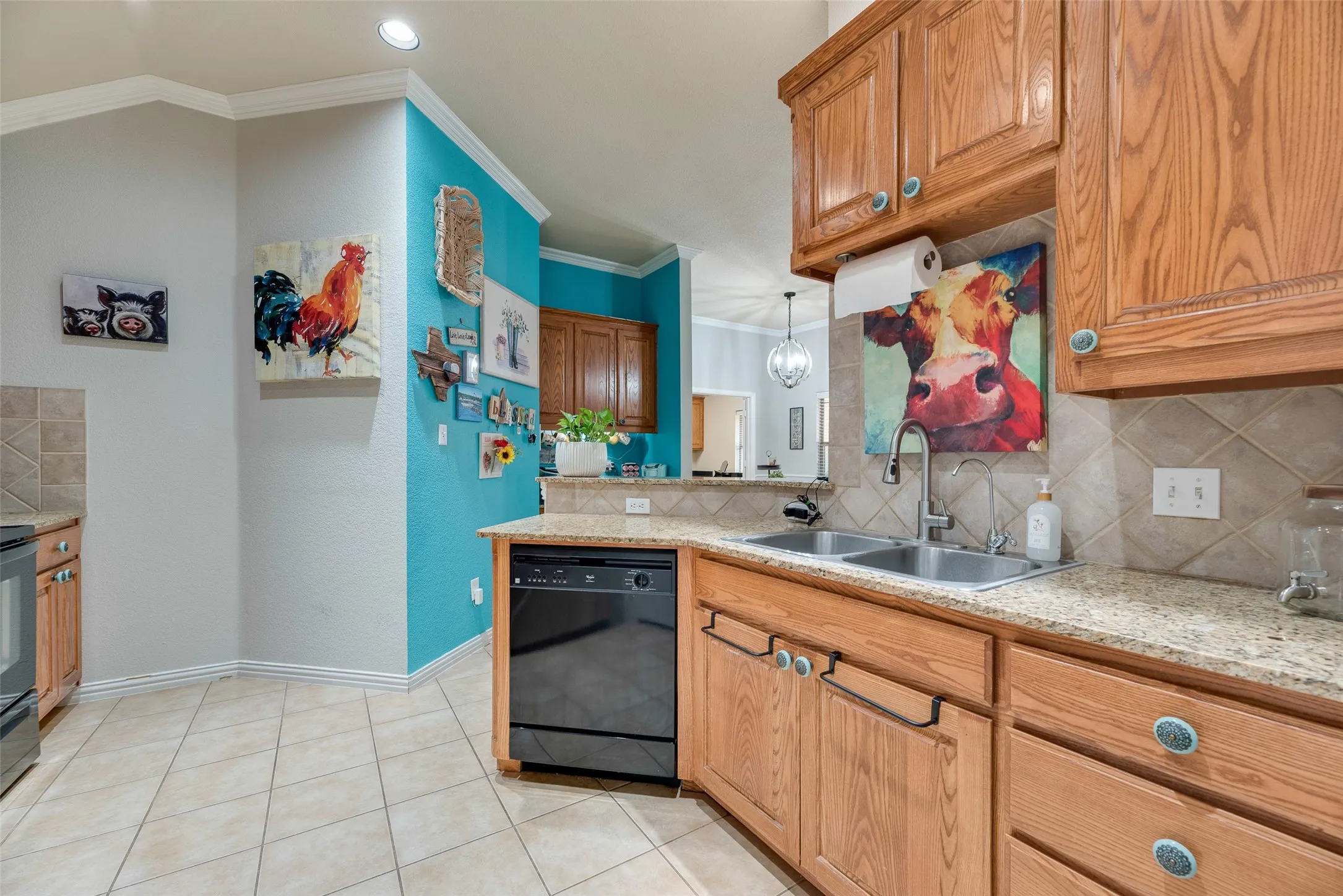 Single Family Residence For Sale in Tarrant County , 9032 Racquet Club Drive, Fort Worth, Texas 76120, 3 Bedroom, 2 Bathroom, 2 Garage spaces, 1,837 Sqft, built in 2004, mls#21394647, Real Estate Agent in Fort Worth, Homes For Sale in Tarrant county, Homes For Sale in Fort Worth, Realtor in Fort Worth Texas, Real Estate Brokerage Independent Realty Texas, Luminita Cordes Realtor