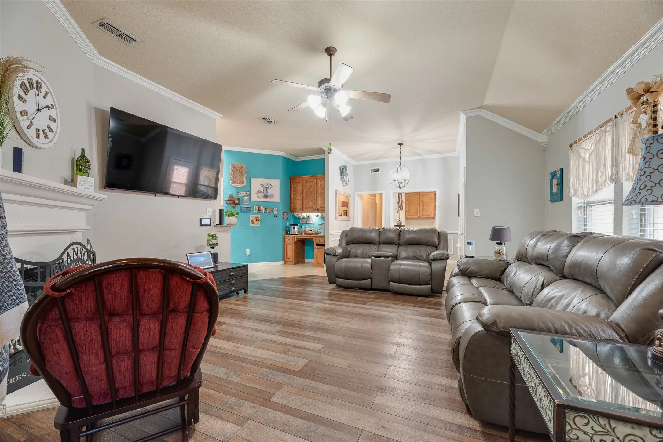 Single Family Residence For Sale in Tarrant County , 9032 Racquet Club Drive, Fort Worth, Texas 76120, 3 Bedroom, 2 Bathroom, 2 Garage spaces, 1,837 Sqft, built in 2004, mls#21394647, Real Estate Agent in Fort Worth, Homes For Sale in Tarrant county, Homes For Sale in Fort Worth, Realtor in Fort Worth Texas, Real Estate Brokerage Independent Realty Texas, Luminita Cordes Realtor