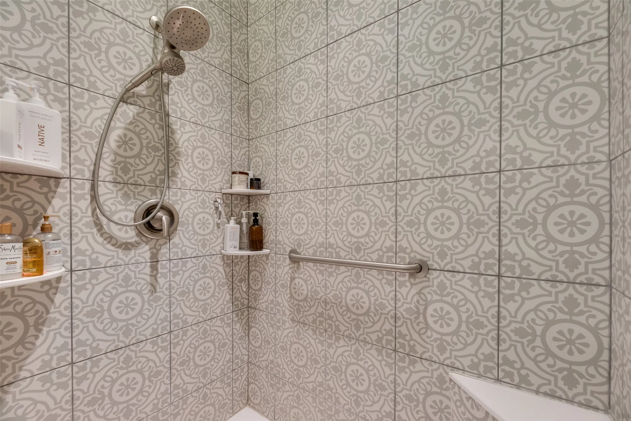 Single Family Residence For Sale in Tarrant County , 9032 Racquet Club Drive, Fort Worth, Texas 76120, 3 Bedroom, 2 Bathroom, 2 Garage spaces, 1,837 Sqft, built in 2004, mls#21394647, Real Estate Agent in Fort Worth, Homes For Sale in Tarrant county, Homes For Sale in Fort Worth, Realtor in Fort Worth Texas, Real Estate Brokerage Independent Realty Texas, Luminita Cordes Realtor