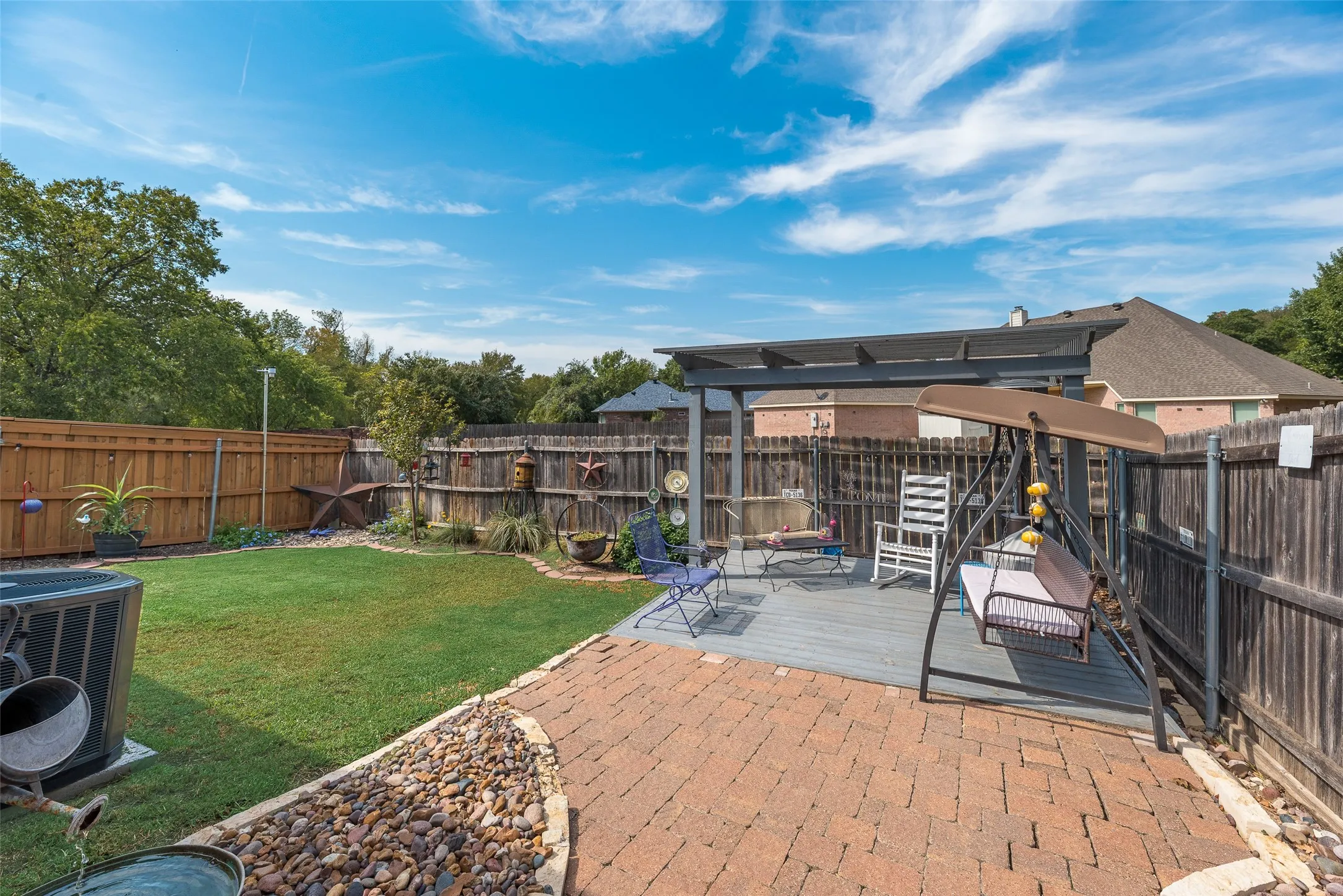 Single Family Residence For Sale in Tarrant County , 9032 Racquet Club Drive, Fort Worth, Texas 76120, 3 Bedroom, 2 Bathroom, 2 Garage spaces, 1,837 Sqft, built in 2004, mls#21394647, Real Estate Agent in Fort Worth, Homes For Sale in Tarrant county, Homes For Sale in Fort Worth, Realtor in Fort Worth Texas, Real Estate Brokerage Independent Realty Texas, Luminita Cordes Realtor