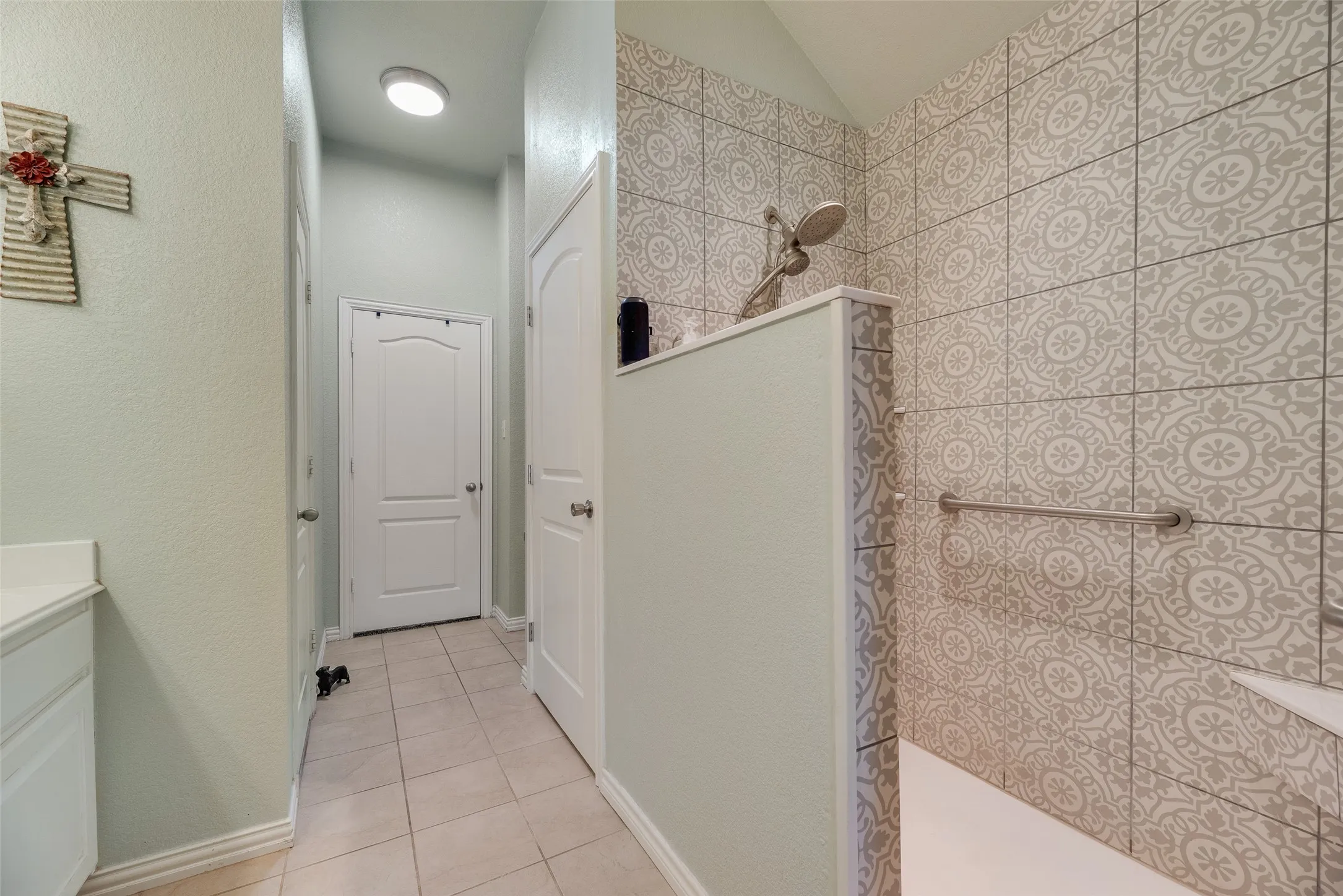 Single Family Residence For Sale in Tarrant County , 9032 Racquet Club Drive, Fort Worth, Texas 76120, 3 Bedroom, 2 Bathroom, 2 Garage spaces, 1,837 Sqft, built in 2004, mls#21394647, Real Estate Agent in Fort Worth, Homes For Sale in Tarrant county, Homes For Sale in Fort Worth, Realtor in Fort Worth Texas, Real Estate Brokerage Independent Realty Texas, Luminita Cordes Realtor