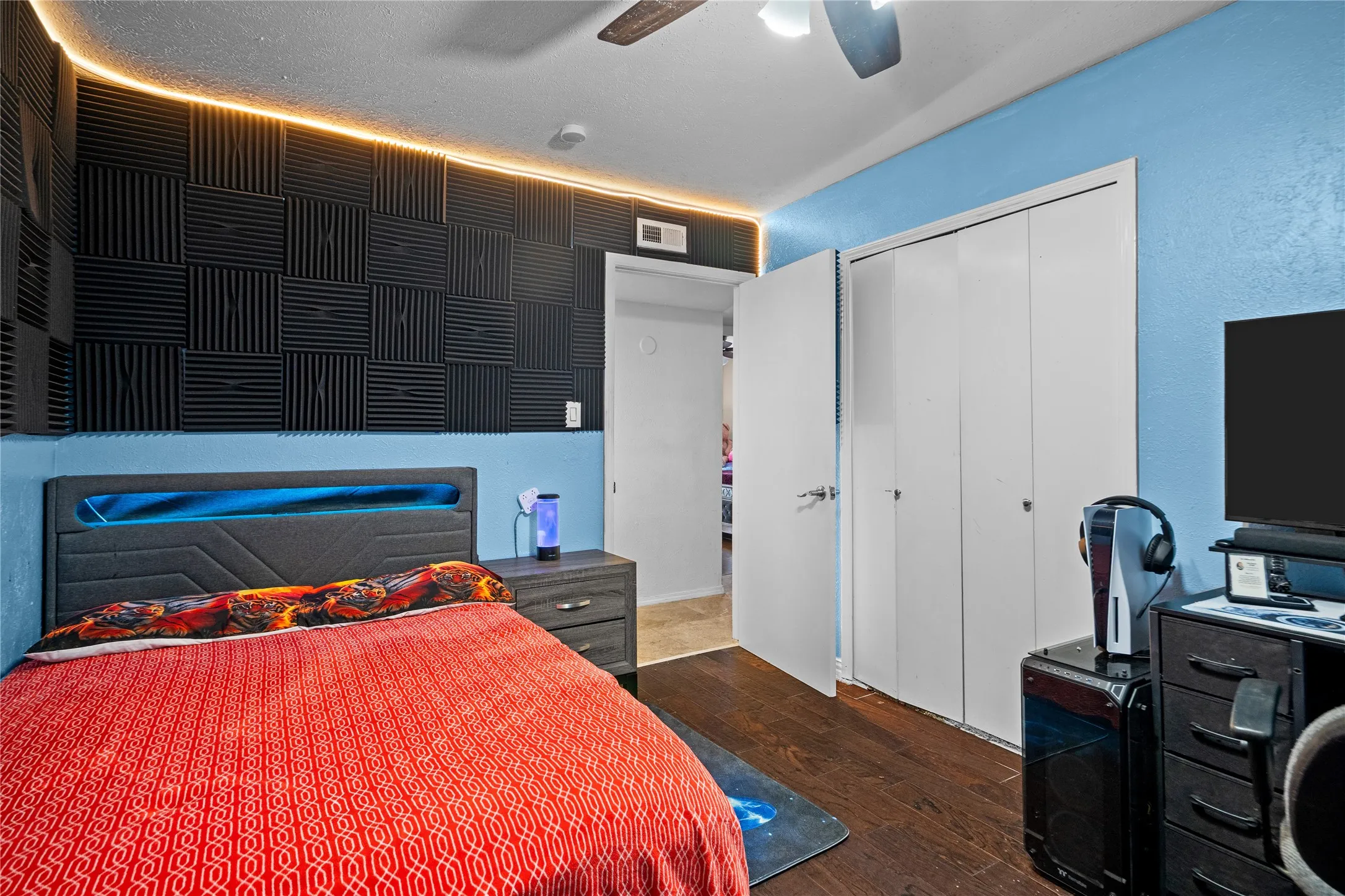 Single Family Residence For Rent in Tarrant County , 3005 Woodlark Drive, Fort Worth, Texas 76123, 3 Bedroom, 2 Bathroom, Garage spaces, 1,304 Sqft, built in 1984, mls#21395661, Real Estate Agent in Fort Worth, Homes For Rent in Tarrant county, Homes For Rent in Fort Worth, Realtor in Fort Worth Texas, Real Estate Brokerage Independent Realty Texas, Luminita Cordes Realtor