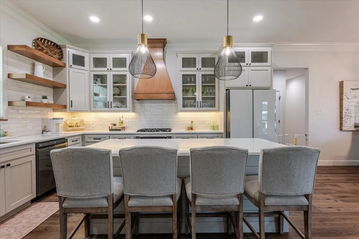 Single Family Residence For Sale in Hood County , 161 Helton Drive, Granbury, Texas 76049, 4 Bedroom, 3 Bathroom, 2 Garage spaces, 2,854 Sqft, built in 2023, mls#21395666, Real Estate Agent in Granbury, Homes For Sale in Hood county, Homes For Sale in Granbury, Realtor in Granbury Texas, Real Estate Brokerage Independent Realty Texas, Luminita Cordes Realtor