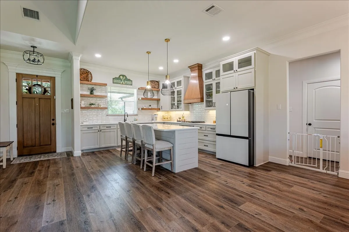 Single Family Residence For Sale in Hood County , 161 Helton Drive, Granbury, Texas 76049, 4 Bedroom, 3 Bathroom, 2 Garage spaces, 2,854 Sqft, built in 2023, mls#21395666, Real Estate Agent in Granbury, Homes For Sale in Hood county, Homes For Sale in Granbury, Realtor in Granbury Texas, Real Estate Brokerage Independent Realty Texas, Luminita Cordes Realtor