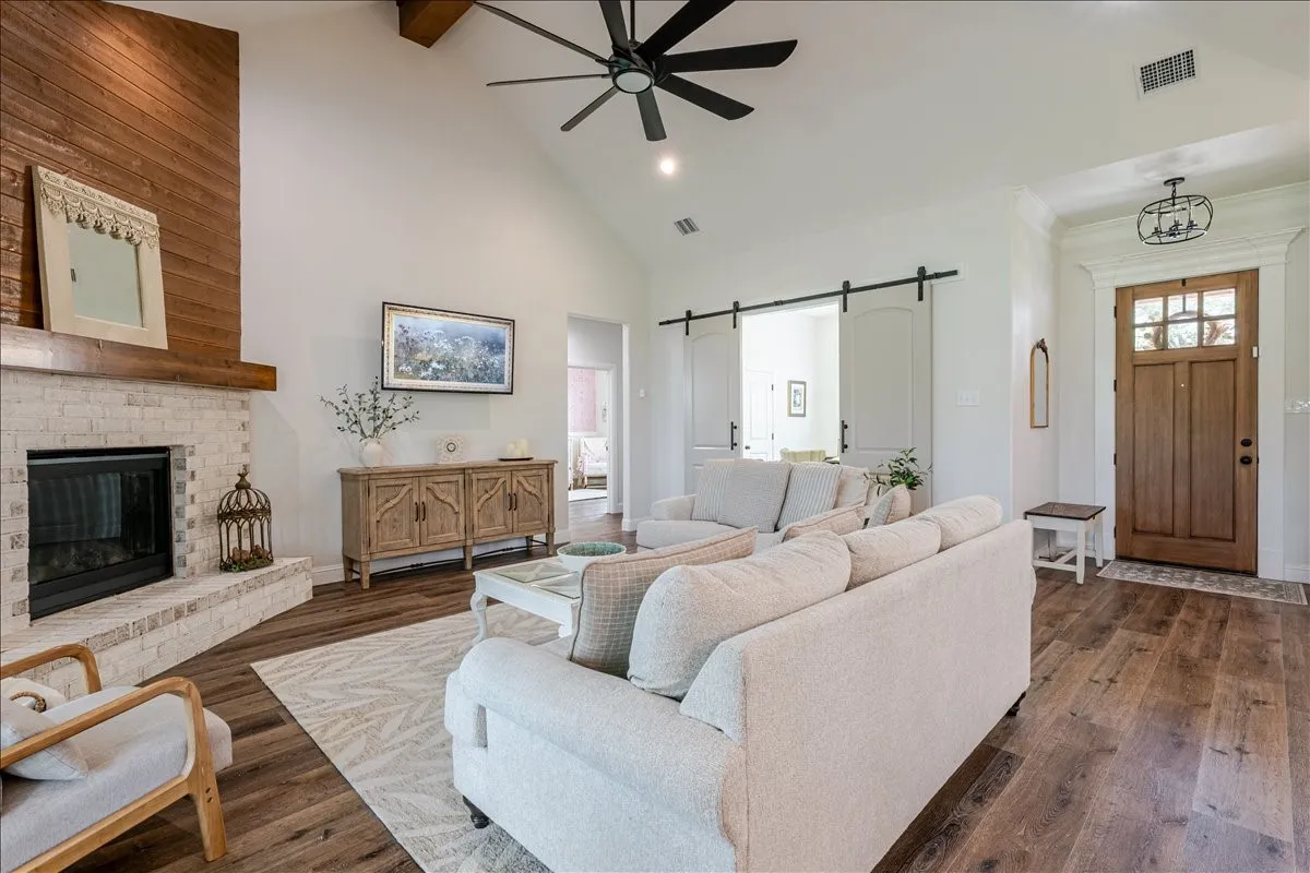 Single Family Residence For Sale in Hood County , 161 Helton Drive, Granbury, Texas 76049, 4 Bedroom, 3 Bathroom, 2 Garage spaces, 2,854 Sqft, built in 2023, mls#21395666, Real Estate Agent in Granbury, Homes For Sale in Hood county, Homes For Sale in Granbury, Realtor in Granbury Texas, Real Estate Brokerage Independent Realty Texas, Luminita Cordes Realtor