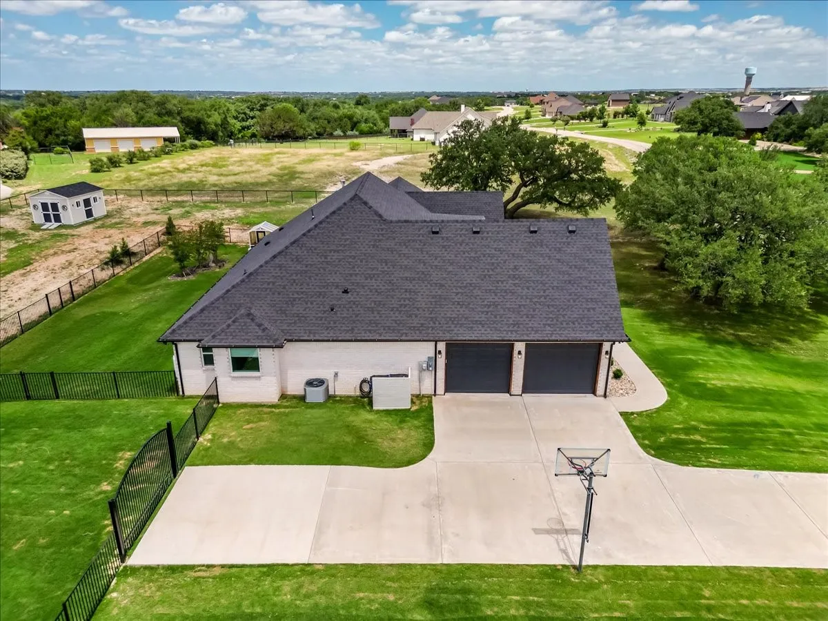 Single Family Residence For Sale in Hood County , 161 Helton Drive, Granbury, Texas 76049, 4 Bedroom, 3 Bathroom, 2 Garage spaces, 2,854 Sqft, built in 2023, mls#21395666, Real Estate Agent in Granbury, Homes For Sale in Hood county, Homes For Sale in Granbury, Realtor in Granbury Texas, Real Estate Brokerage Independent Realty Texas, Luminita Cordes Realtor