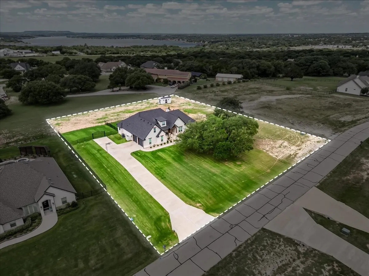 Single Family Residence For Sale in Hood County , 161 Helton Drive, Granbury, Texas 76049, 4 Bedroom, 3 Bathroom, 2 Garage spaces, 2,854 Sqft, built in 2023, mls#21395666, Real Estate Agent in Granbury, Homes For Sale in Hood county, Homes For Sale in Granbury, Realtor in Granbury Texas, Real Estate Brokerage Independent Realty Texas, Luminita Cordes Realtor