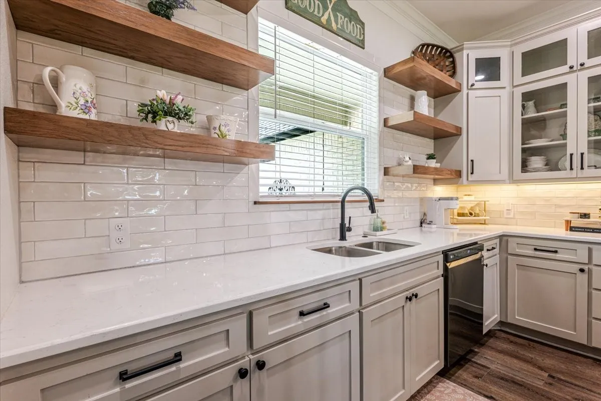 Single Family Residence For Sale in Hood County , 161 Helton Drive, Granbury, Texas 76049, 4 Bedroom, 3 Bathroom, 2 Garage spaces, 2,854 Sqft, built in 2023, mls#21395666, Real Estate Agent in Granbury, Homes For Sale in Hood county, Homes For Sale in Granbury, Realtor in Granbury Texas, Real Estate Brokerage Independent Realty Texas, Luminita Cordes Realtor