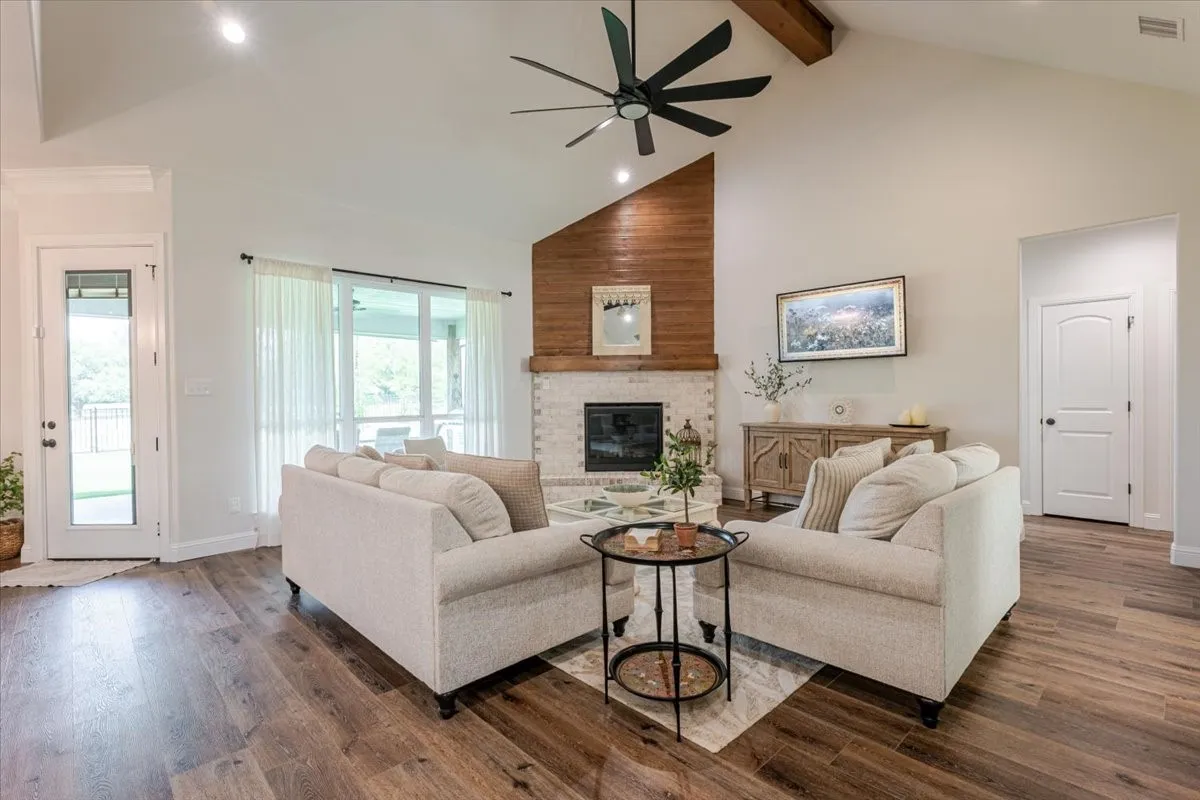 Single Family Residence For Sale in Hood County , 161 Helton Drive, Granbury, Texas 76049, 4 Bedroom, 3 Bathroom, 2 Garage spaces, 2,854 Sqft, built in 2023, mls#21395666, Real Estate Agent in Granbury, Homes For Sale in Hood county, Homes For Sale in Granbury, Realtor in Granbury Texas, Real Estate Brokerage Independent Realty Texas, Luminita Cordes Realtor