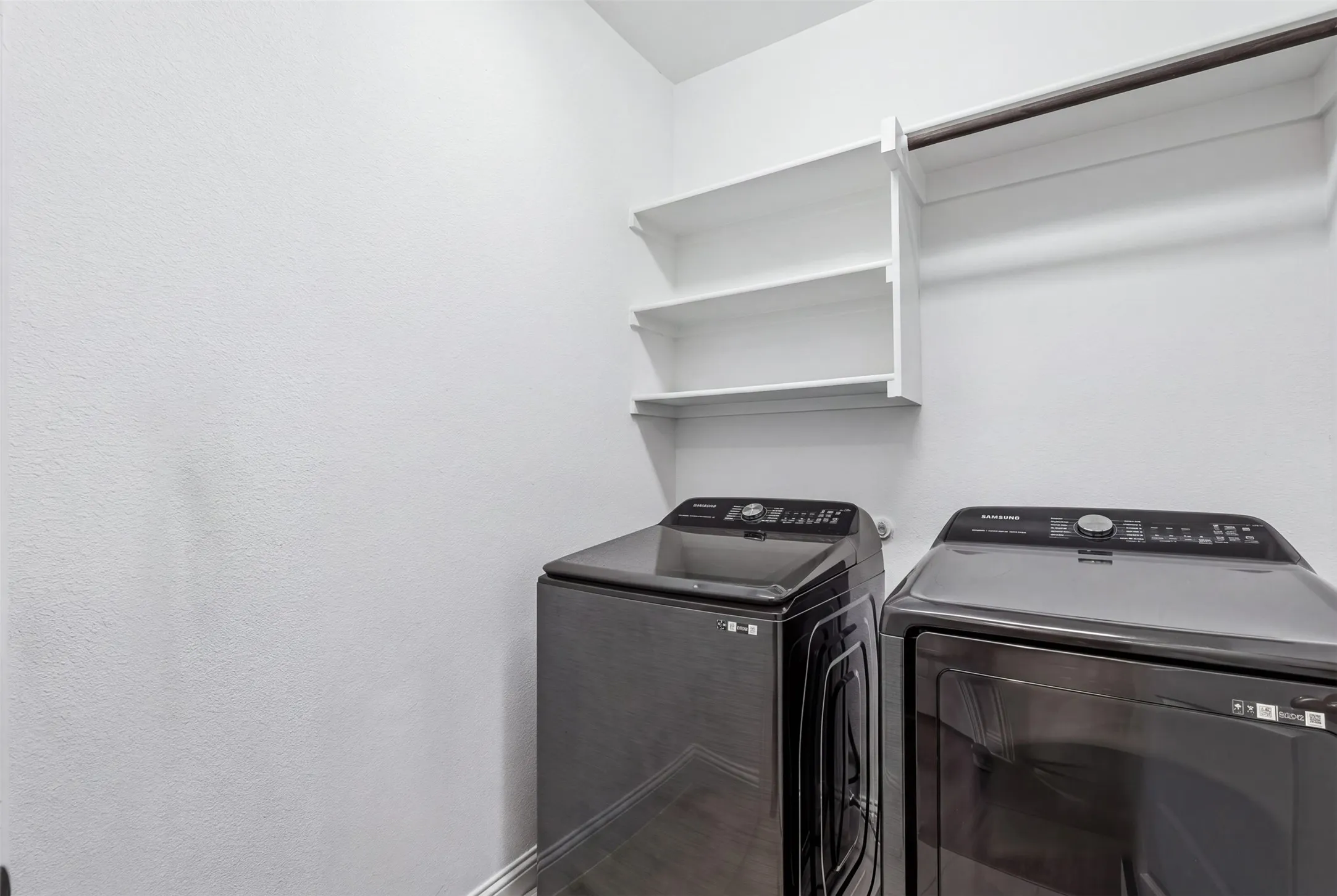 Single Family Residence For Sale in Tarrant County , 1434 Cypress Thorn Drive, Arlington, Texas 76005, 4 Bedroom, 3 Bathroom, 2 Garage spaces, 3,010 Sqft, built in 2022, mls#21394899, Real Estate Agent in Arlington, Homes For Sale in Tarrant county, Homes For Sale in Arlington, Realtor in Arlington Texas, Real Estate Brokerage Independent Realty Texas, Luminita Cordes Realtor