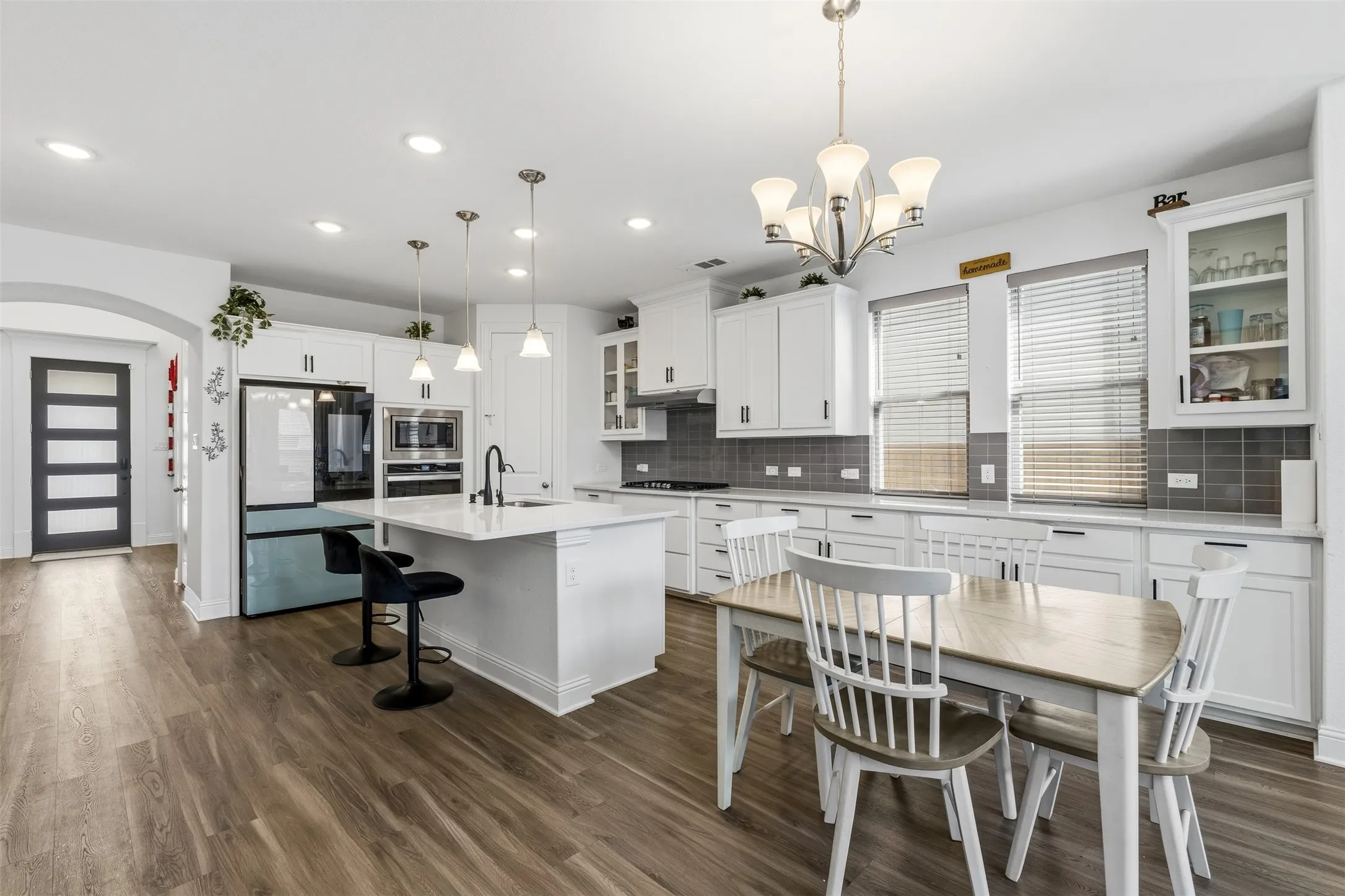 Single Family Residence For Sale in Tarrant County , 1434 Cypress Thorn Drive, Arlington, Texas 76005, 4 Bedroom, 3 Bathroom, 2 Garage spaces, 3,010 Sqft, built in 2022, mls#21394899, Real Estate Agent in Arlington, Homes For Sale in Tarrant county, Homes For Sale in Arlington, Realtor in Arlington Texas, Real Estate Brokerage Independent Realty Texas, Luminita Cordes Realtor