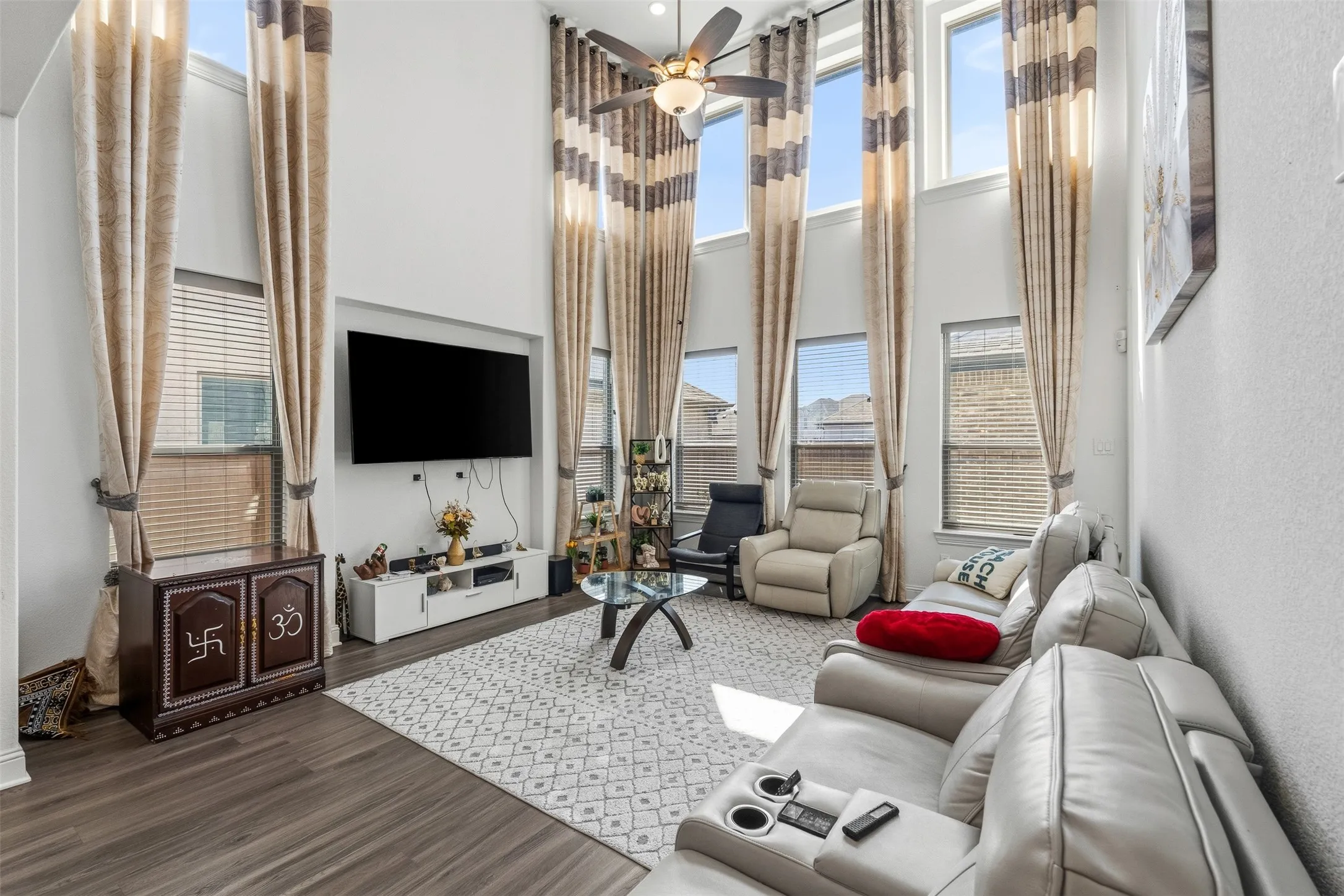 Single Family Residence For Sale in Tarrant County , 1434 Cypress Thorn Drive, Arlington, Texas 76005, 4 Bedroom, 3 Bathroom, 2 Garage spaces, 3,010 Sqft, built in 2022, mls#21394899, Real Estate Agent in Arlington, Homes For Sale in Tarrant county, Homes For Sale in Arlington, Realtor in Arlington Texas, Real Estate Brokerage Independent Realty Texas, Luminita Cordes Realtor