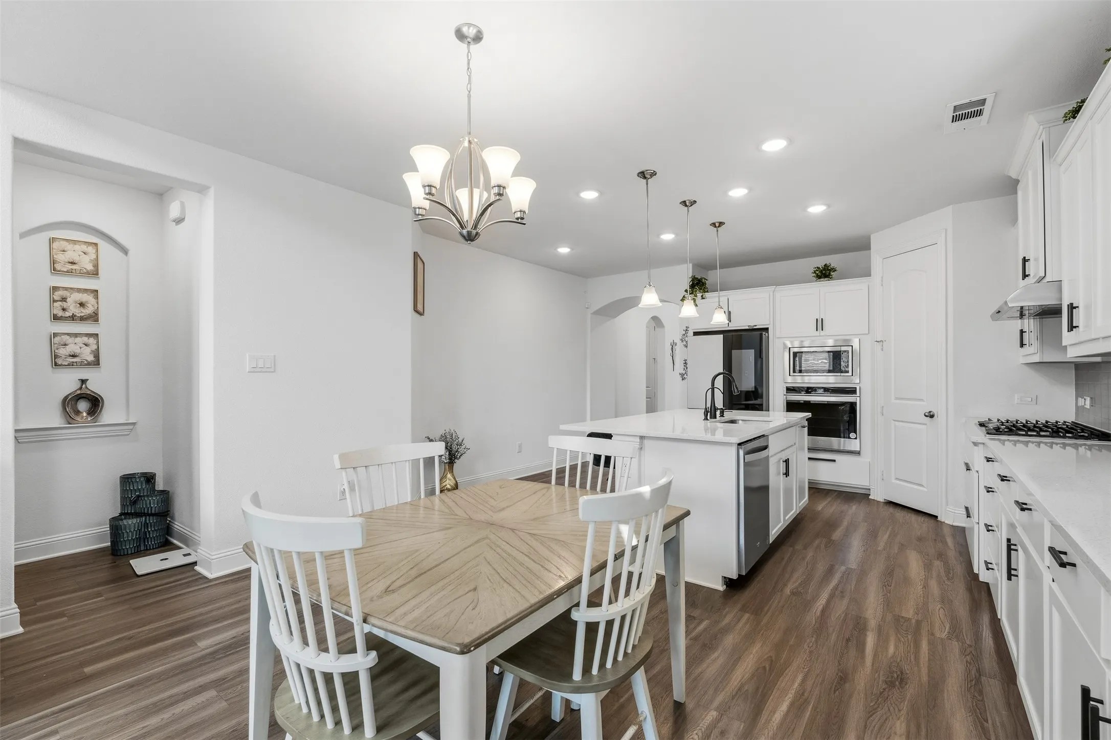 Single Family Residence For Sale in Tarrant County , 1434 Cypress Thorn Drive, Arlington, Texas 76005, 4 Bedroom, 3 Bathroom, 2 Garage spaces, 3,010 Sqft, built in 2022, mls#21394899, Real Estate Agent in Arlington, Homes For Sale in Tarrant county, Homes For Sale in Arlington, Realtor in Arlington Texas, Real Estate Brokerage Independent Realty Texas, Luminita Cordes Realtor