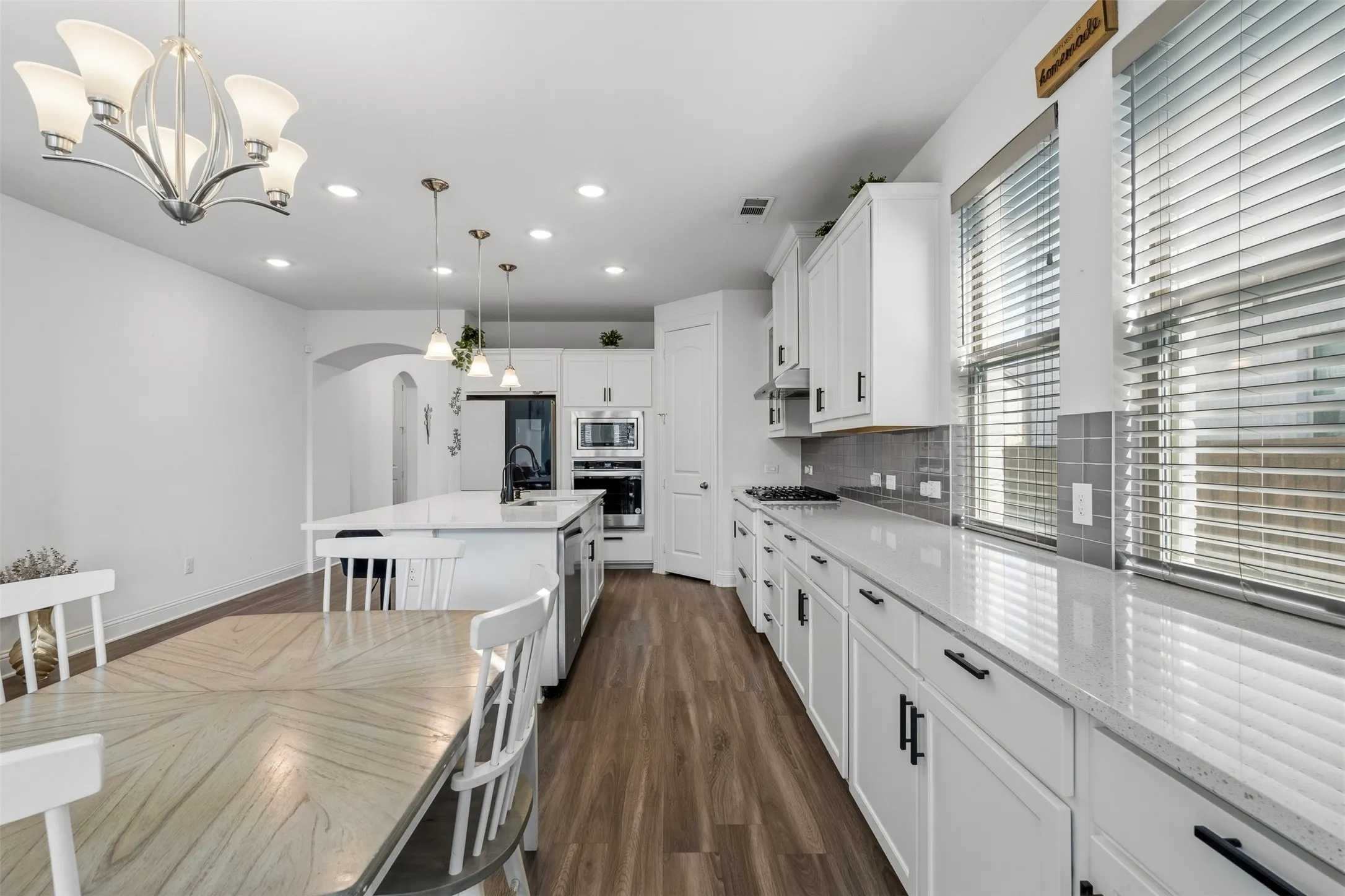 Single Family Residence For Sale in Tarrant County , 1434 Cypress Thorn Drive, Arlington, Texas 76005, 4 Bedroom, 3 Bathroom, 2 Garage spaces, 3,010 Sqft, built in 2022, mls#21394899, Real Estate Agent in Arlington, Homes For Sale in Tarrant county, Homes For Sale in Arlington, Realtor in Arlington Texas, Real Estate Brokerage Independent Realty Texas, Luminita Cordes Realtor