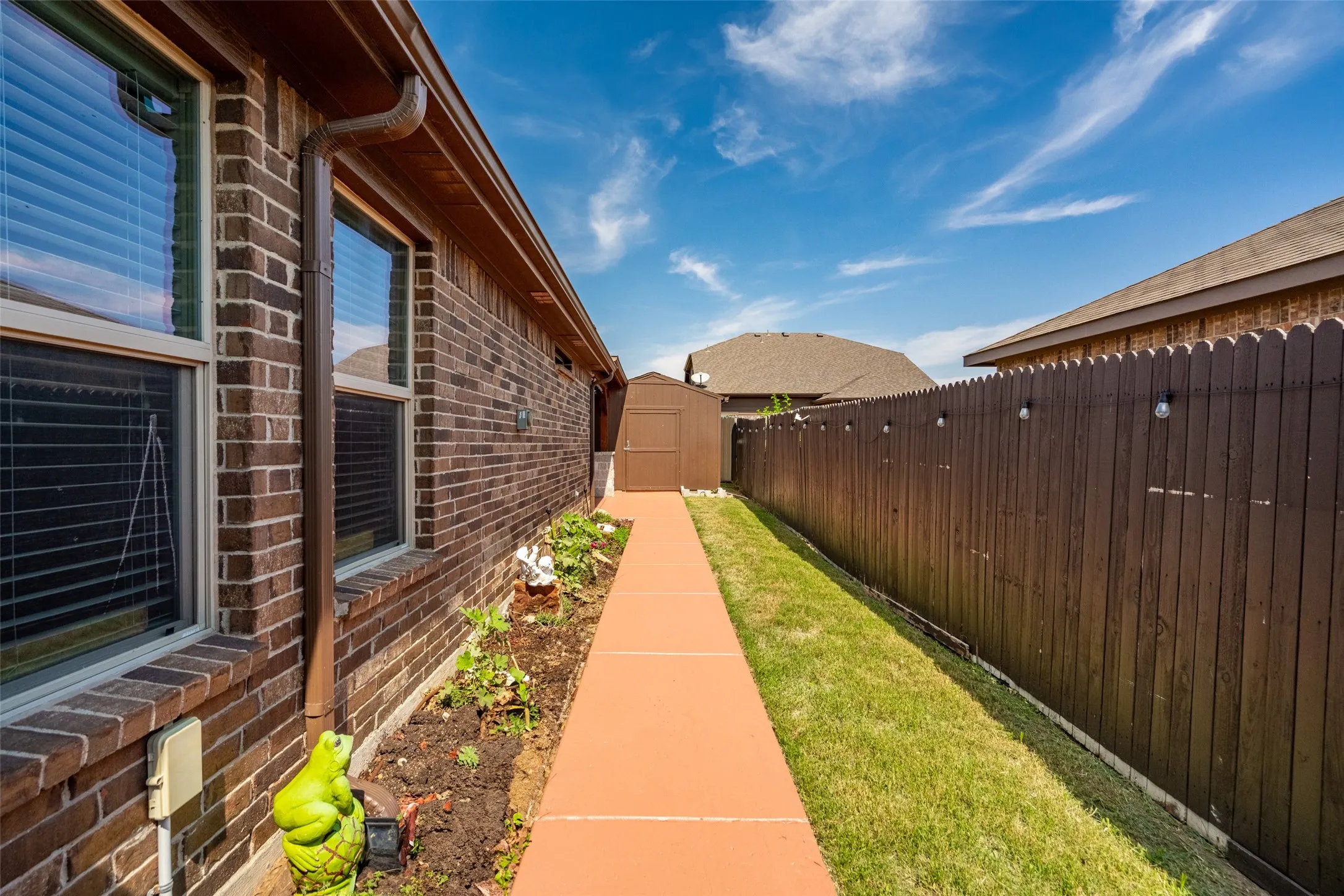 Single Family Residence For Sale in Denton County , 303 Triple Crown Lane, Ponder, Texas 76259, 3 Bedroom, 2 Bathroom, 2 Garage spaces, 1,698 Sqft, built in 2017, mls#21395651, Real Estate Agent in Ponder, Homes For Sale in Denton county, Homes For Sale in Ponder, Realtor in Ponder Texas, Real Estate Brokerage Independent Realty Texas, Luminita Cordes Realtor