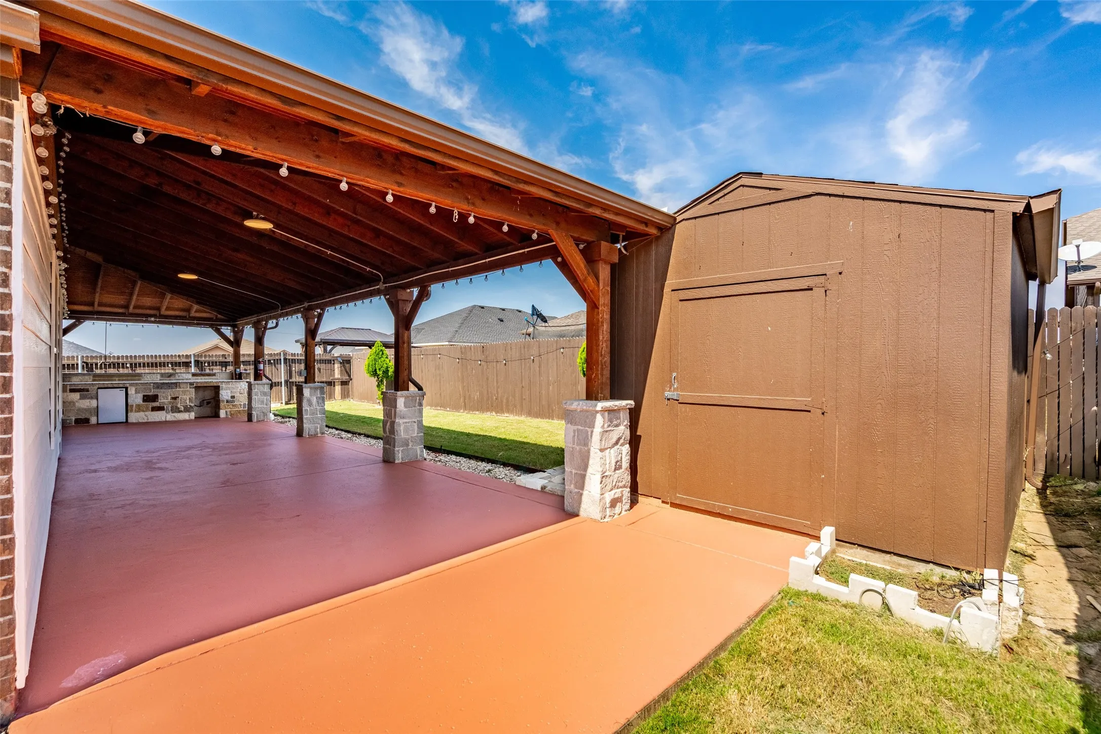 Single Family Residence For Sale in Denton County , 303 Triple Crown Lane, Ponder, Texas 76259, 3 Bedroom, 2 Bathroom, 2 Garage spaces, 1,698 Sqft, built in 2017, mls#21395651, Real Estate Agent in Ponder, Homes For Sale in Denton county, Homes For Sale in Ponder, Realtor in Ponder Texas, Real Estate Brokerage Independent Realty Texas, Luminita Cordes Realtor