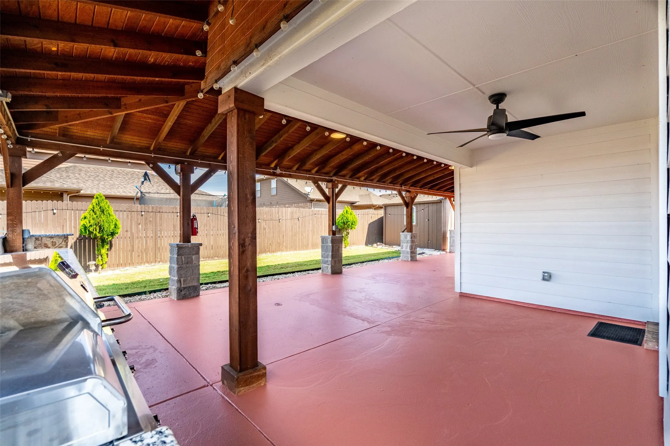 Single Family Residence For Sale in Denton County , 303 Triple Crown Lane, Ponder, Texas 76259, 3 Bedroom, 2 Bathroom, 2 Garage spaces, 1,698 Sqft, built in 2017, mls#21395651, Real Estate Agent in Ponder, Homes For Sale in Denton county, Homes For Sale in Ponder, Realtor in Ponder Texas, Real Estate Brokerage Independent Realty Texas, Luminita Cordes Realtor