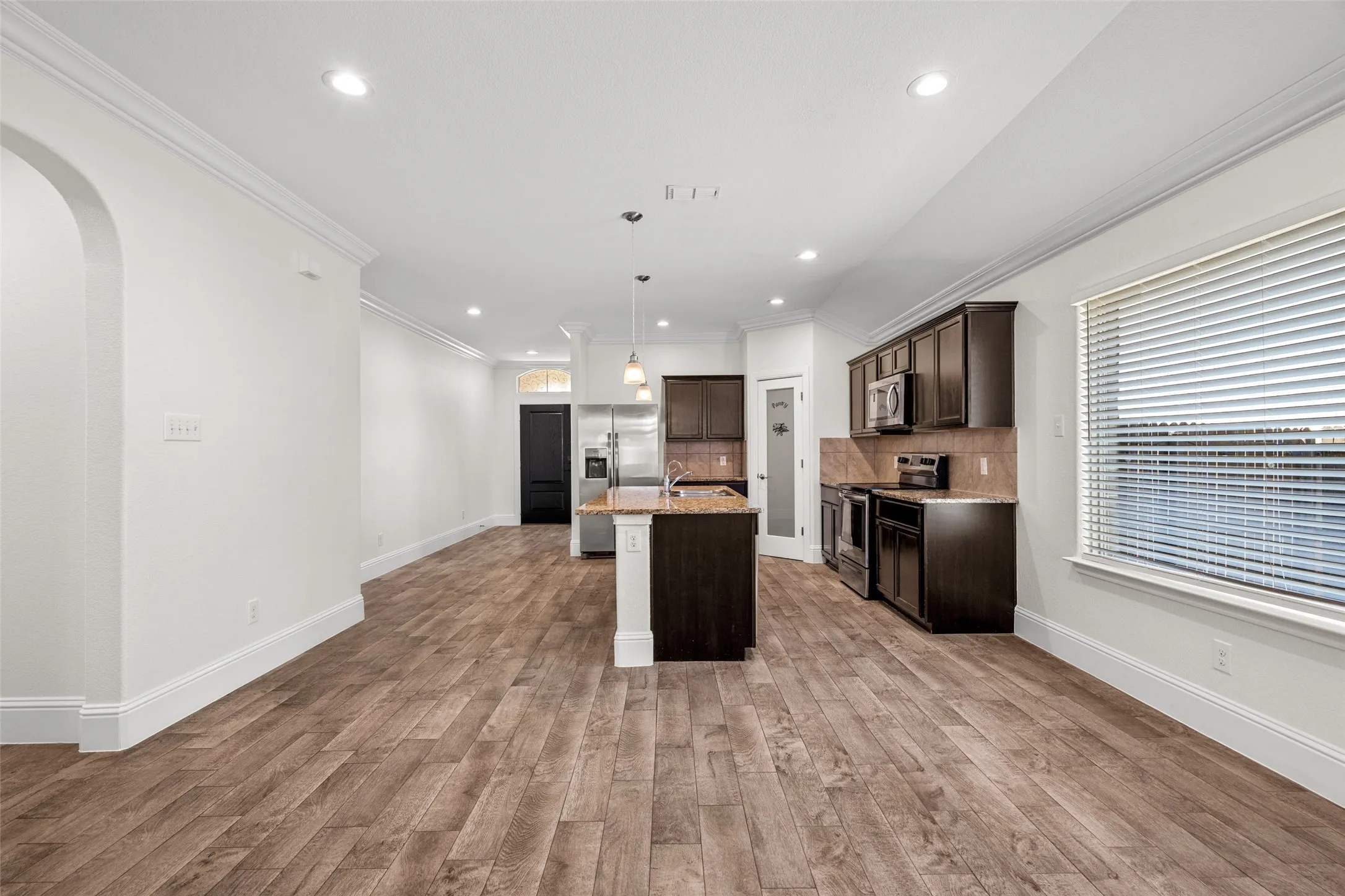 Single Family Residence For Sale in Denton County , 303 Triple Crown Lane, Ponder, Texas 76259, 3 Bedroom, 2 Bathroom, 2 Garage spaces, 1,698 Sqft, built in 2017, mls#21395651, Real Estate Agent in Ponder, Homes For Sale in Denton county, Homes For Sale in Ponder, Realtor in Ponder Texas, Real Estate Brokerage Independent Realty Texas, Luminita Cordes Realtor