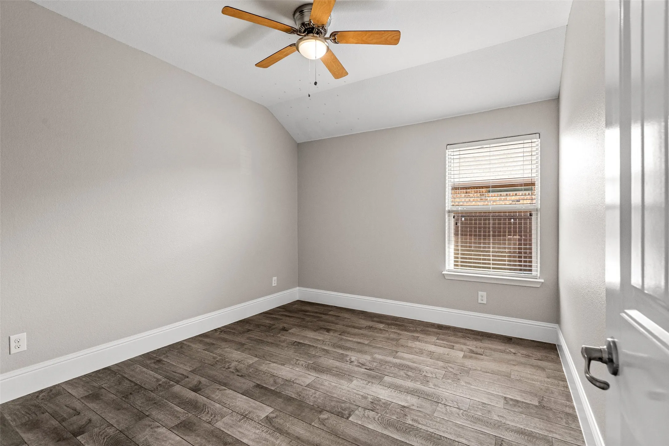 Single Family Residence For Sale in Denton County , 303 Triple Crown Lane, Ponder, Texas 76259, 3 Bedroom, 2 Bathroom, 2 Garage spaces, 1,698 Sqft, built in 2017, mls#21395651, Real Estate Agent in Ponder, Homes For Sale in Denton county, Homes For Sale in Ponder, Realtor in Ponder Texas, Real Estate Brokerage Independent Realty Texas, Luminita Cordes Realtor