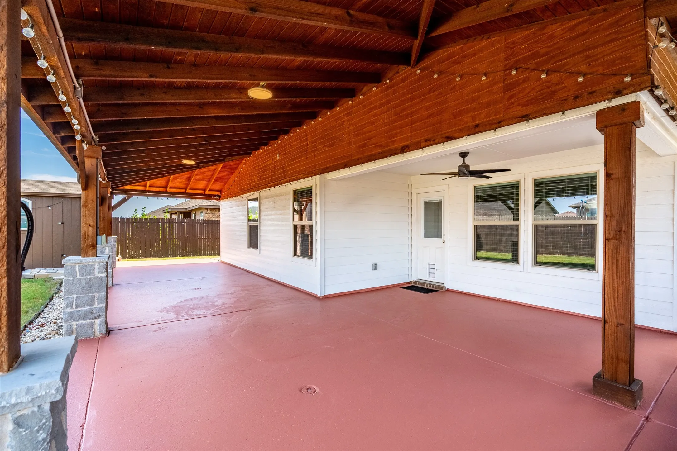 Single Family Residence For Sale in Denton County , 303 Triple Crown Lane, Ponder, Texas 76259, 3 Bedroom, 2 Bathroom, 2 Garage spaces, 1,698 Sqft, built in 2017, mls#21395651, Real Estate Agent in Ponder, Homes For Sale in Denton county, Homes For Sale in Ponder, Realtor in Ponder Texas, Real Estate Brokerage Independent Realty Texas, Luminita Cordes Realtor