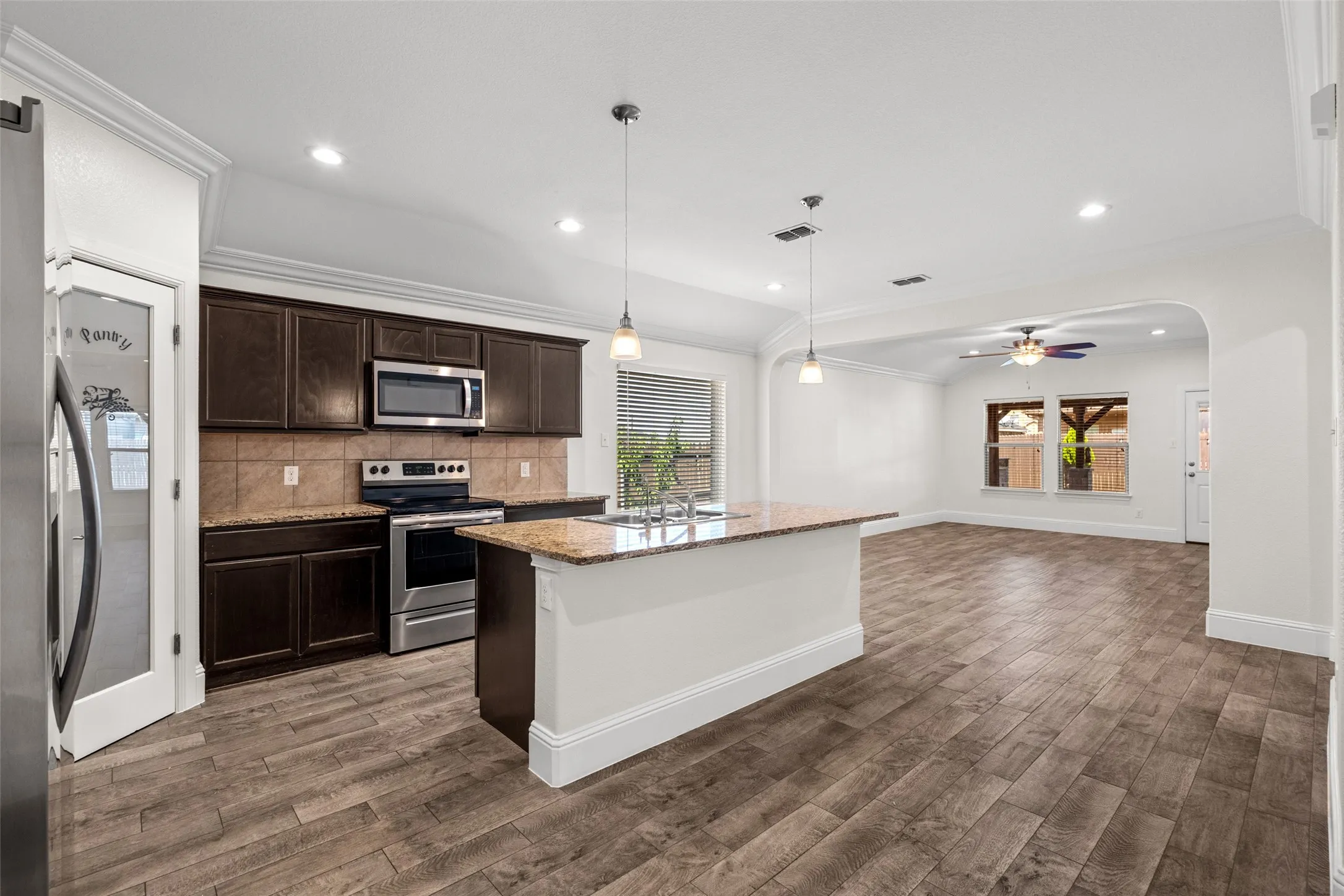 Single Family Residence For Sale in Denton County , 303 Triple Crown Lane, Ponder, Texas 76259, 3 Bedroom, 2 Bathroom, 2 Garage spaces, 1,698 Sqft, built in 2017, mls#21395651, Real Estate Agent in Ponder, Homes For Sale in Denton county, Homes For Sale in Ponder, Realtor in Ponder Texas, Real Estate Brokerage Independent Realty Texas, Luminita Cordes Realtor
