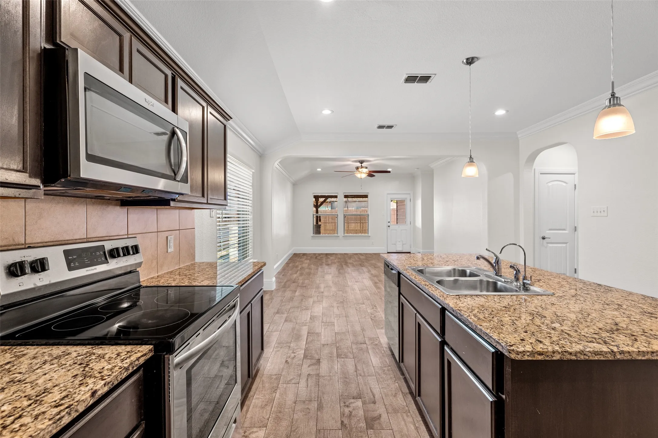 Single Family Residence For Sale in Denton County , 303 Triple Crown Lane, Ponder, Texas 76259, 3 Bedroom, 2 Bathroom, 2 Garage spaces, 1,698 Sqft, built in 2017, mls#21395651, Real Estate Agent in Ponder, Homes For Sale in Denton county, Homes For Sale in Ponder, Realtor in Ponder Texas, Real Estate Brokerage Independent Realty Texas, Luminita Cordes Realtor