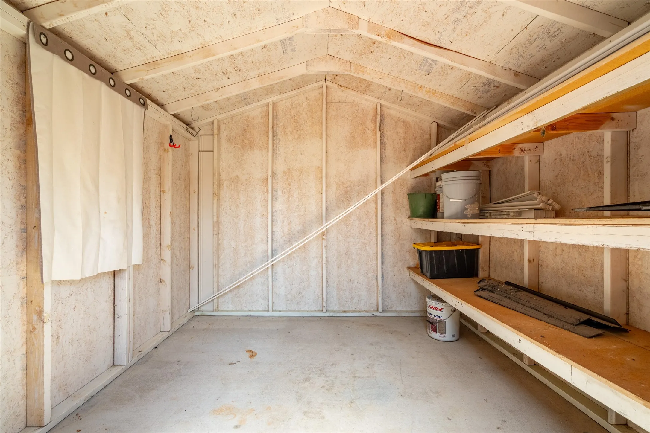 Single Family Residence For Sale in Denton County , 303 Triple Crown Lane, Ponder, Texas 76259, 3 Bedroom, 2 Bathroom, 2 Garage spaces, 1,698 Sqft, built in 2017, mls#21395651, Real Estate Agent in Ponder, Homes For Sale in Denton county, Homes For Sale in Ponder, Realtor in Ponder Texas, Real Estate Brokerage Independent Realty Texas, Luminita Cordes Realtor