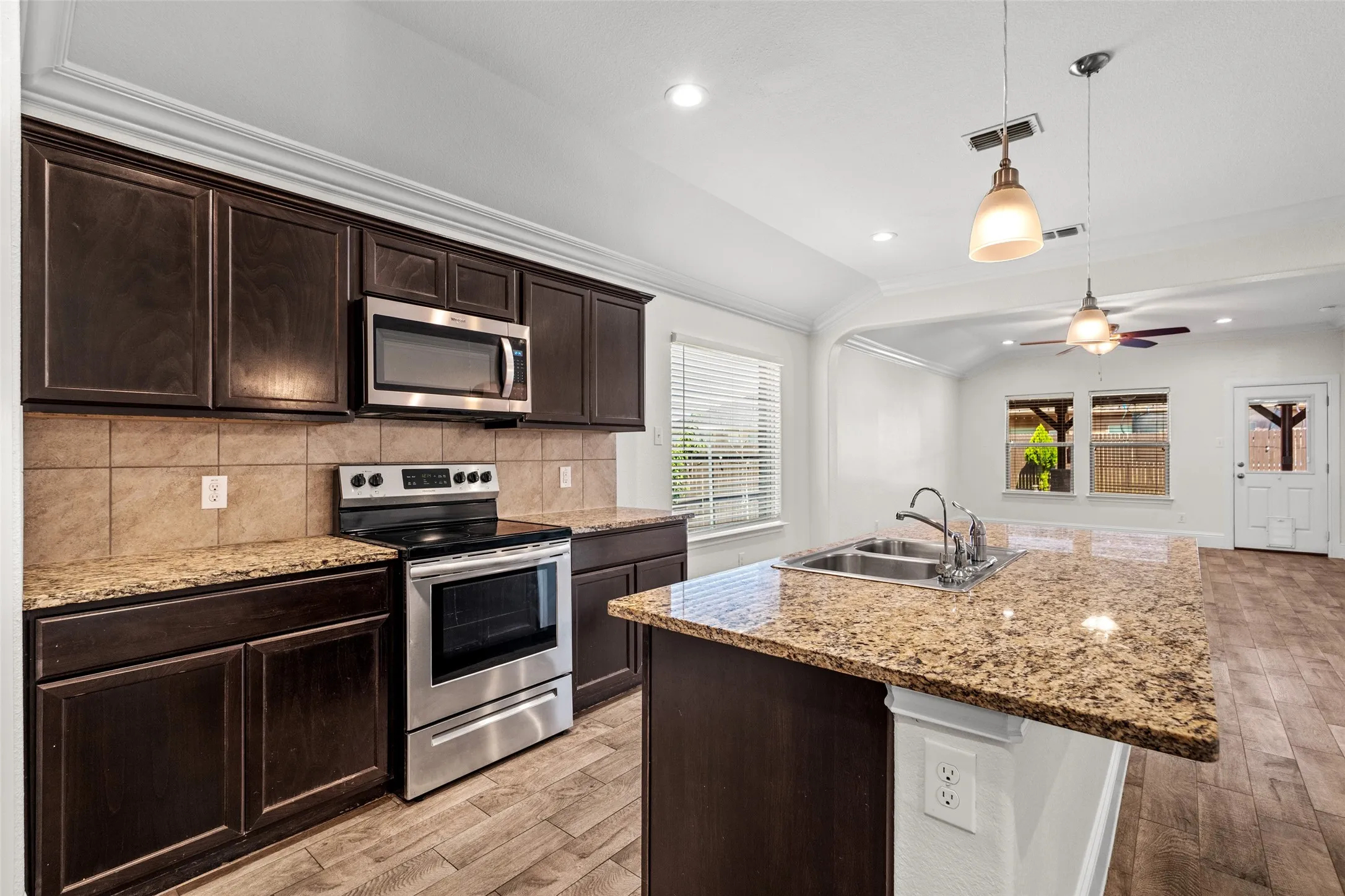 Single Family Residence For Sale in Denton County , 303 Triple Crown Lane, Ponder, Texas 76259, 3 Bedroom, 2 Bathroom, 2 Garage spaces, 1,698 Sqft, built in 2017, mls#21395651, Real Estate Agent in Ponder, Homes For Sale in Denton county, Homes For Sale in Ponder, Realtor in Ponder Texas, Real Estate Brokerage Independent Realty Texas, Luminita Cordes Realtor