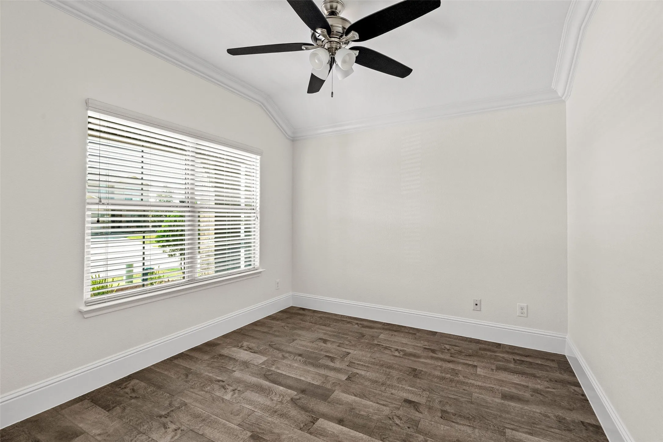 Single Family Residence For Sale in Denton County , 303 Triple Crown Lane, Ponder, Texas 76259, 3 Bedroom, 2 Bathroom, 2 Garage spaces, 1,698 Sqft, built in 2017, mls#21395651, Real Estate Agent in Ponder, Homes For Sale in Denton county, Homes For Sale in Ponder, Realtor in Ponder Texas, Real Estate Brokerage Independent Realty Texas, Luminita Cordes Realtor