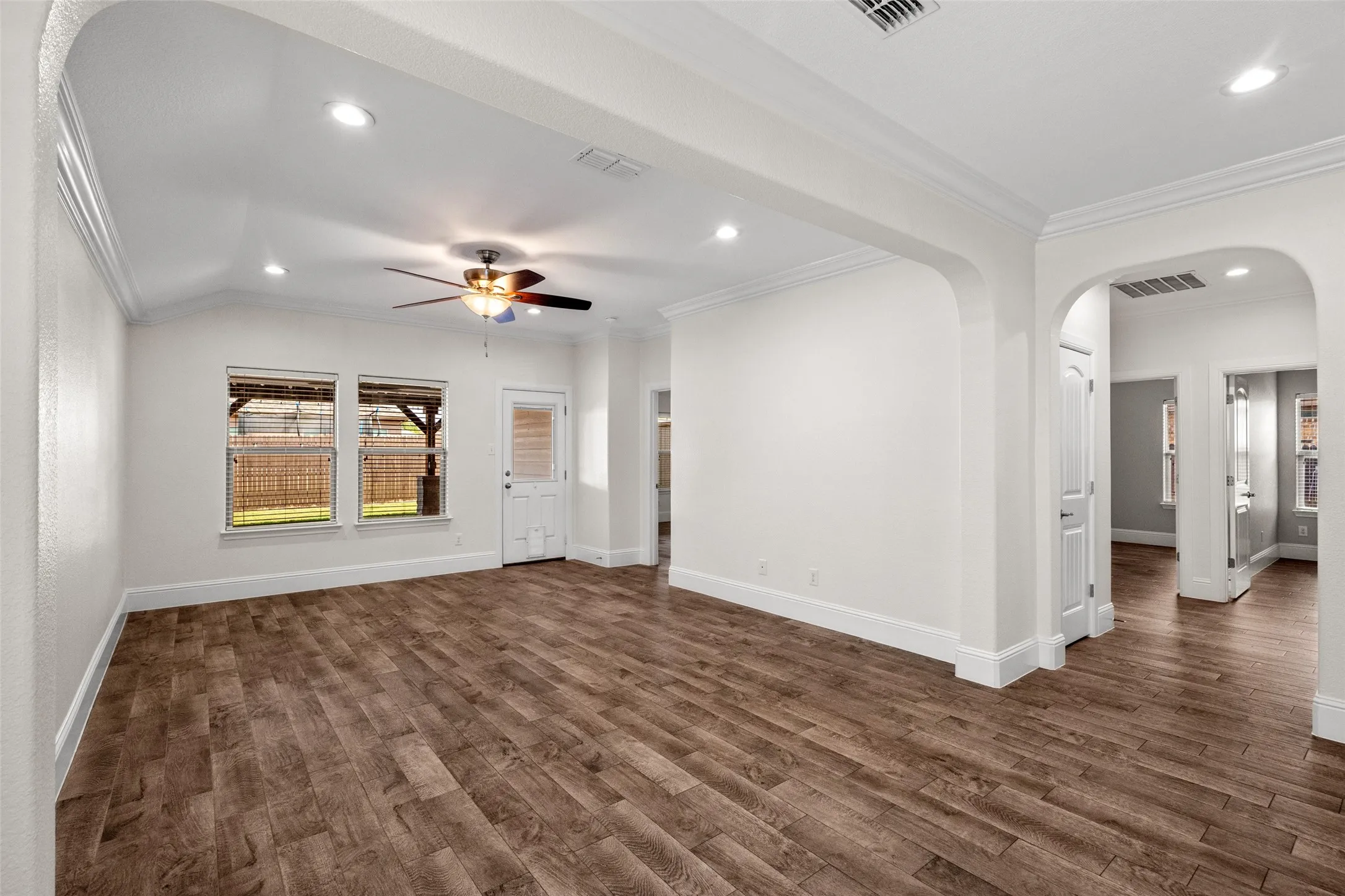 Single Family Residence For Sale in Denton County , 303 Triple Crown Lane, Ponder, Texas 76259, 3 Bedroom, 2 Bathroom, 2 Garage spaces, 1,698 Sqft, built in 2017, mls#21395651, Real Estate Agent in Ponder, Homes For Sale in Denton county, Homes For Sale in Ponder, Realtor in Ponder Texas, Real Estate Brokerage Independent Realty Texas, Luminita Cordes Realtor