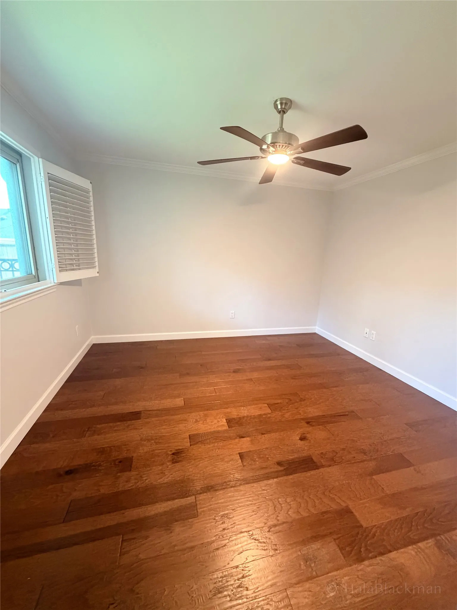 one of two bedrooms connected by a bathroom