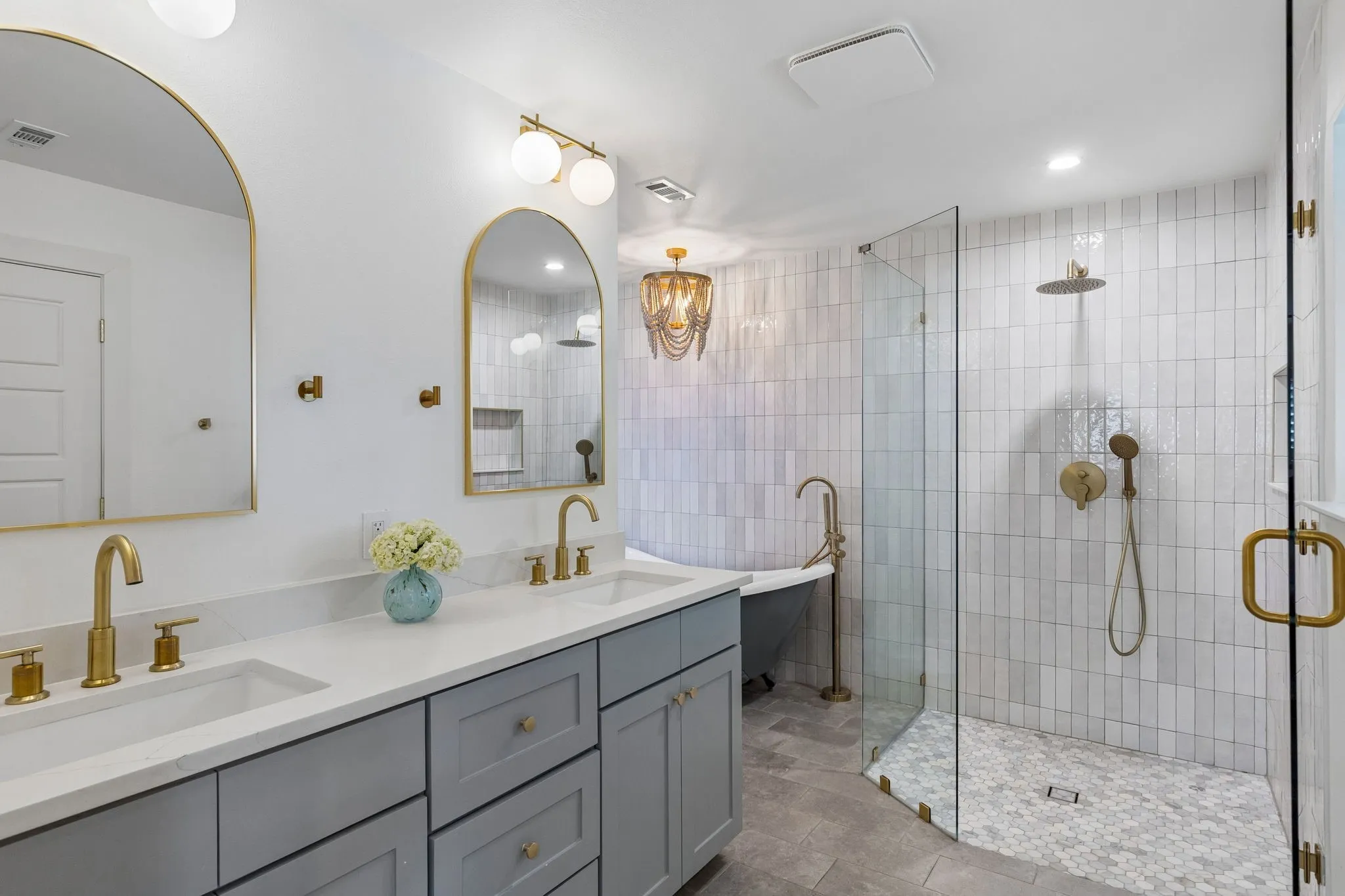 Single Family Residence For Sale in Dallas County , 6120 Berwyn Lane, Dallas, Texas 75214, 4 Bedroom, 3 Bathroom, 2 Garage spaces, 2,219 Sqft, built in 1964, mls#21395658, Real Estate Agent in Dallas, Homes For Sale in Dallas county, Homes For Sale in Dallas, Realtor in Dallas Texas, Real Estate Brokerage Independent Realty Texas, Luminita Cordes Realtor