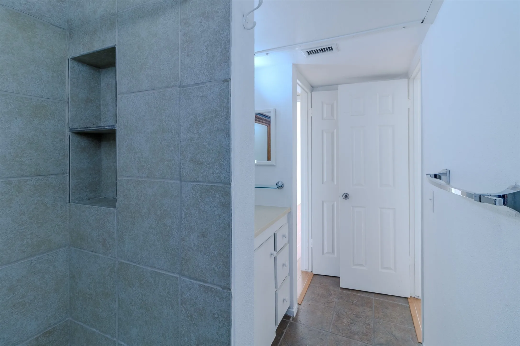 Condominium For Sale in Dallas County , 4859 Cedar Springs Road 234, Dallas, Texas 75219, 1 Bedroom, 1 Bathroom, 1 Garage spaces, 629 Sqft, built in 1970, mls#21395685, Real Estate Agent in Dallas, Homes For Sale in Dallas county, Homes For Sale in Dallas, Realtor in Dallas Texas, Real Estate Brokerage Independent Realty Texas, Luminita Cordes Realtor