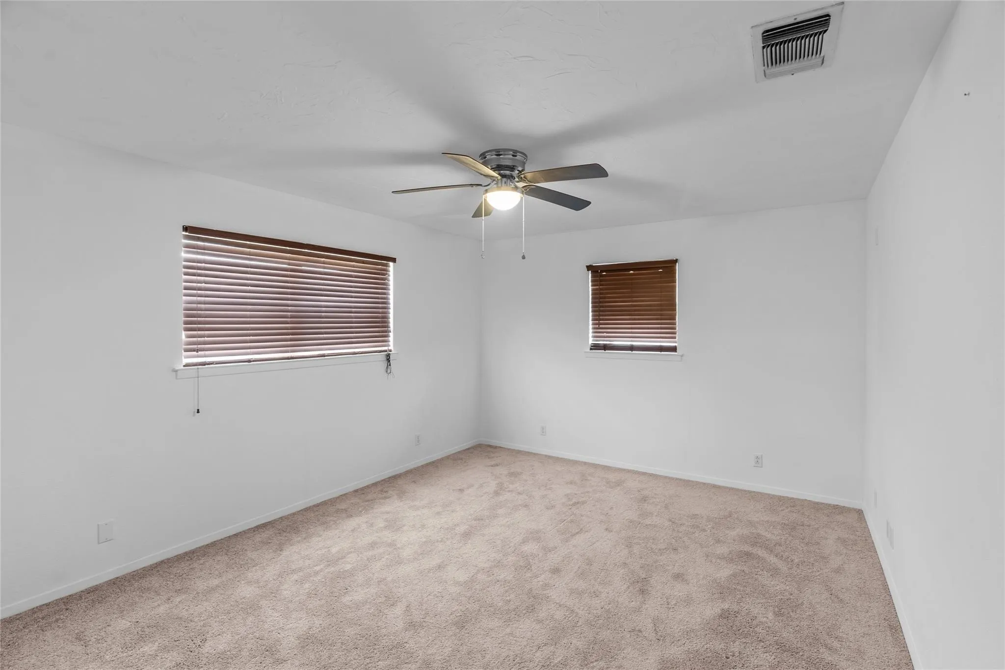 Single Family Residence For Rent in Johnson County , 9518 County Road 913, Godley, Texas 76044, 3 Bedroom, 2 Bathroom, Garage spaces, 2,498 Sqft, built in 1975, mls#21394231, Real Estate Agent in Godley, Homes For Rent in Johnson county, Homes For Rent in Godley, Realtor in Godley Texas, Real Estate Brokerage Independent Realty Texas, Luminita Cordes Realtor