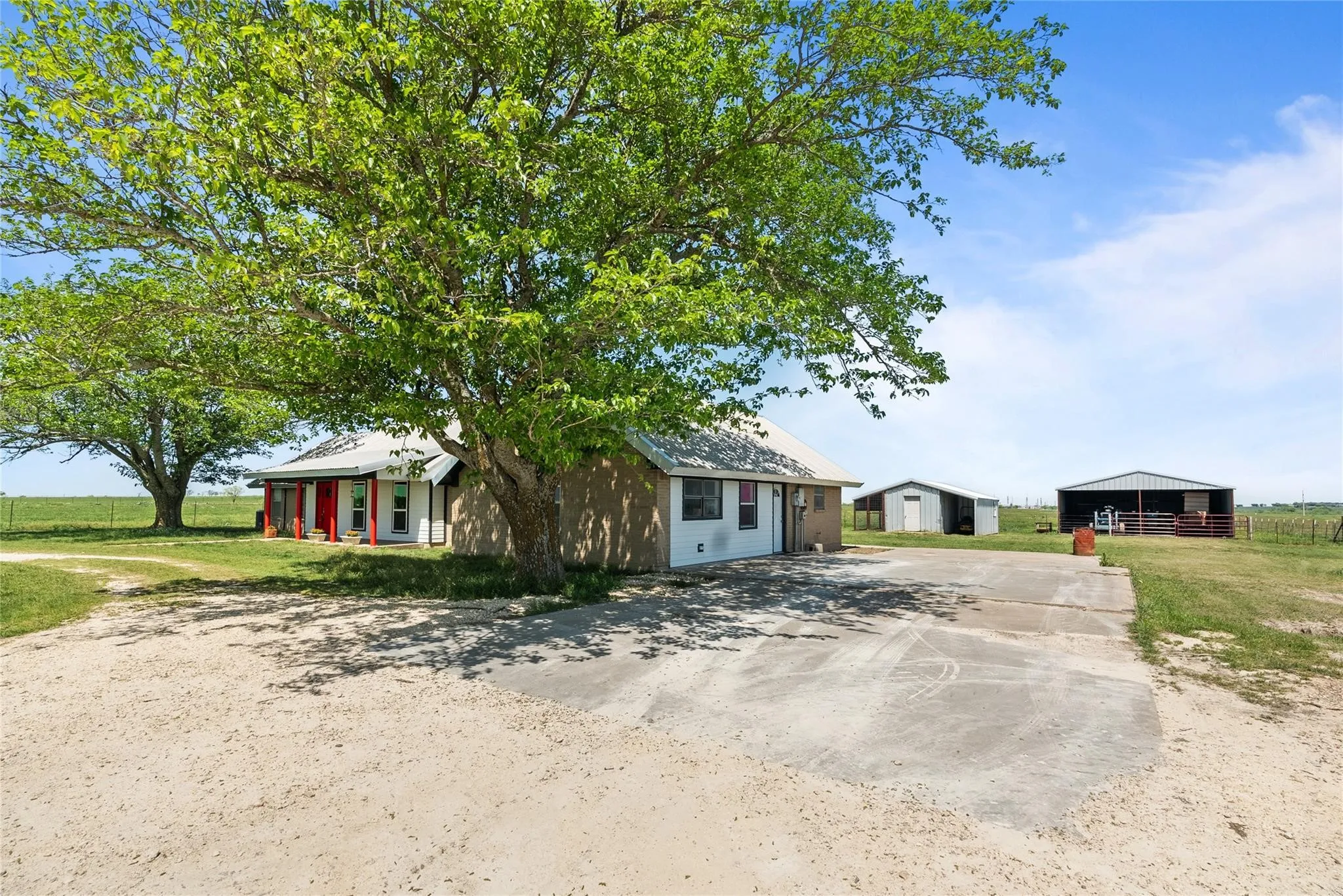 Single Family Residence For Rent in Johnson County , 9518 County Road 913, Godley, Texas 76044, 3 Bedroom, 2 Bathroom, Garage spaces, 2,498 Sqft, built in 1975, mls#21394231, Real Estate Agent in Godley, Homes For Rent in Johnson county, Homes For Rent in Godley, Realtor in Godley Texas, Real Estate Brokerage Independent Realty Texas, Luminita Cordes Realtor