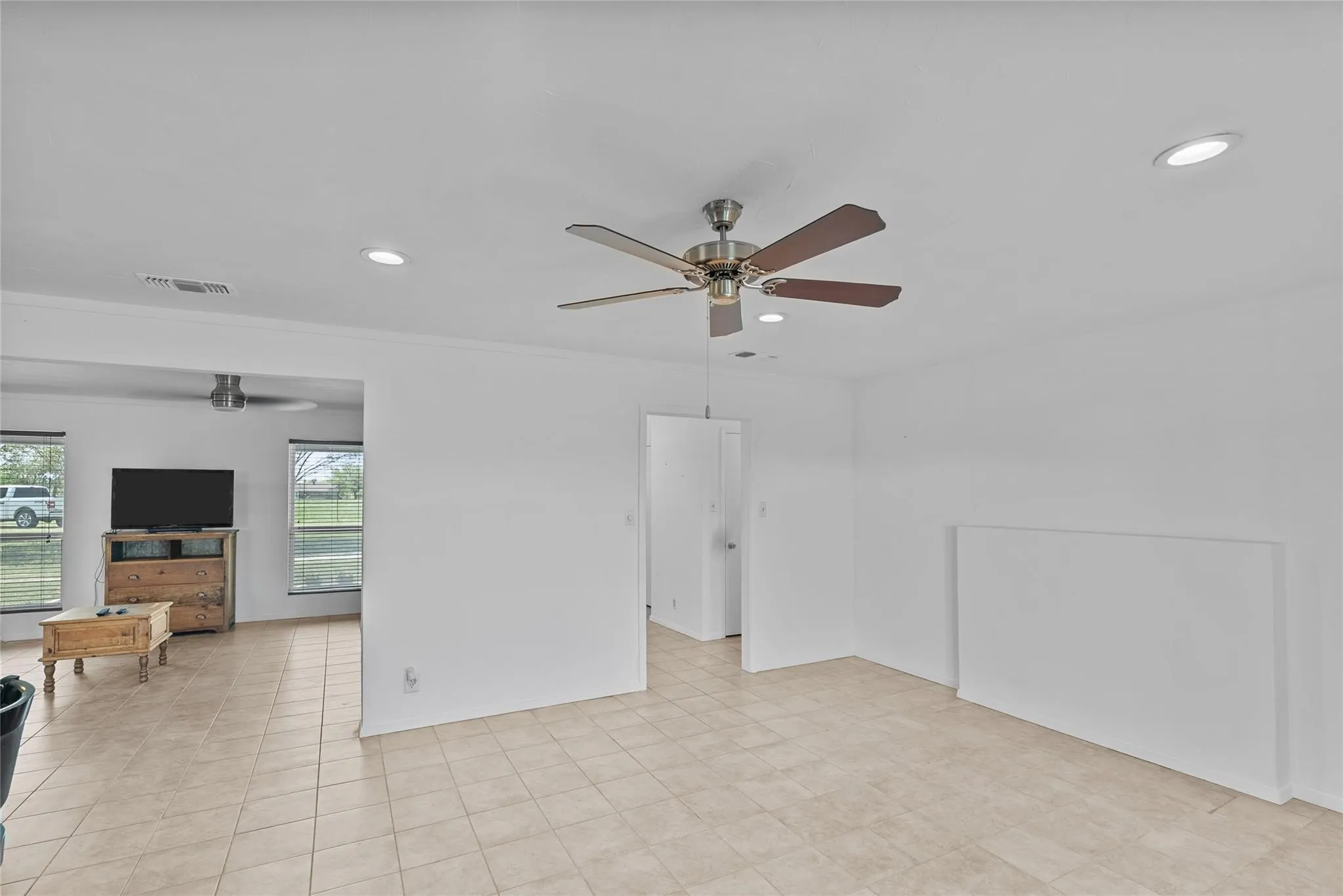 Single Family Residence For Rent in Johnson County , 9518 County Road 913, Godley, Texas 76044, 3 Bedroom, 2 Bathroom, Garage spaces, 2,498 Sqft, built in 1975, mls#21394231, Real Estate Agent in Godley, Homes For Rent in Johnson county, Homes For Rent in Godley, Realtor in Godley Texas, Real Estate Brokerage Independent Realty Texas, Luminita Cordes Realtor
