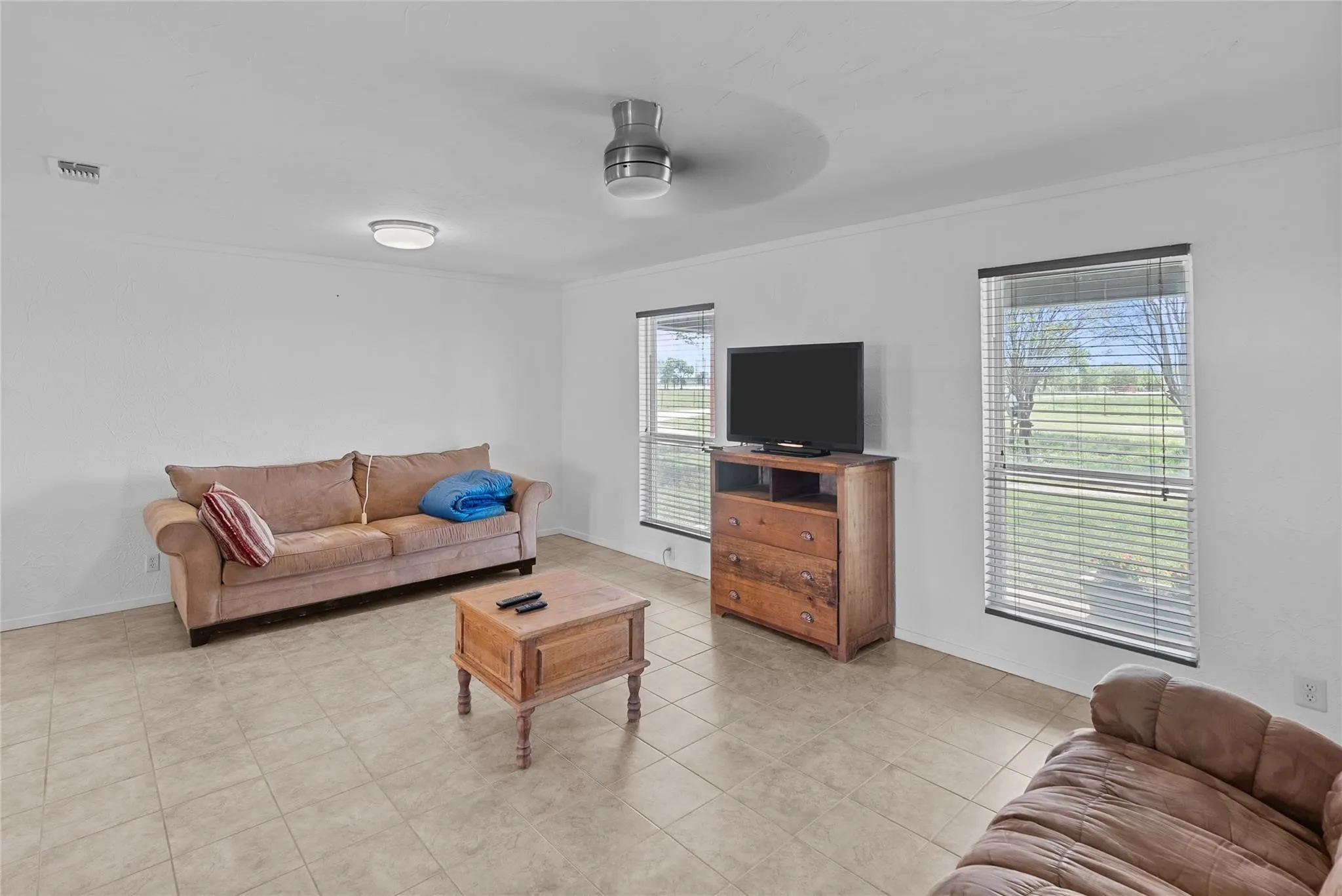 Single Family Residence For Rent in Johnson County , 9518 County Road 913, Godley, Texas 76044, 3 Bedroom, 2 Bathroom, Garage spaces, 2,498 Sqft, built in 1975, mls#21394231, Real Estate Agent in Godley, Homes For Rent in Johnson county, Homes For Rent in Godley, Realtor in Godley Texas, Real Estate Brokerage Independent Realty Texas, Luminita Cordes Realtor