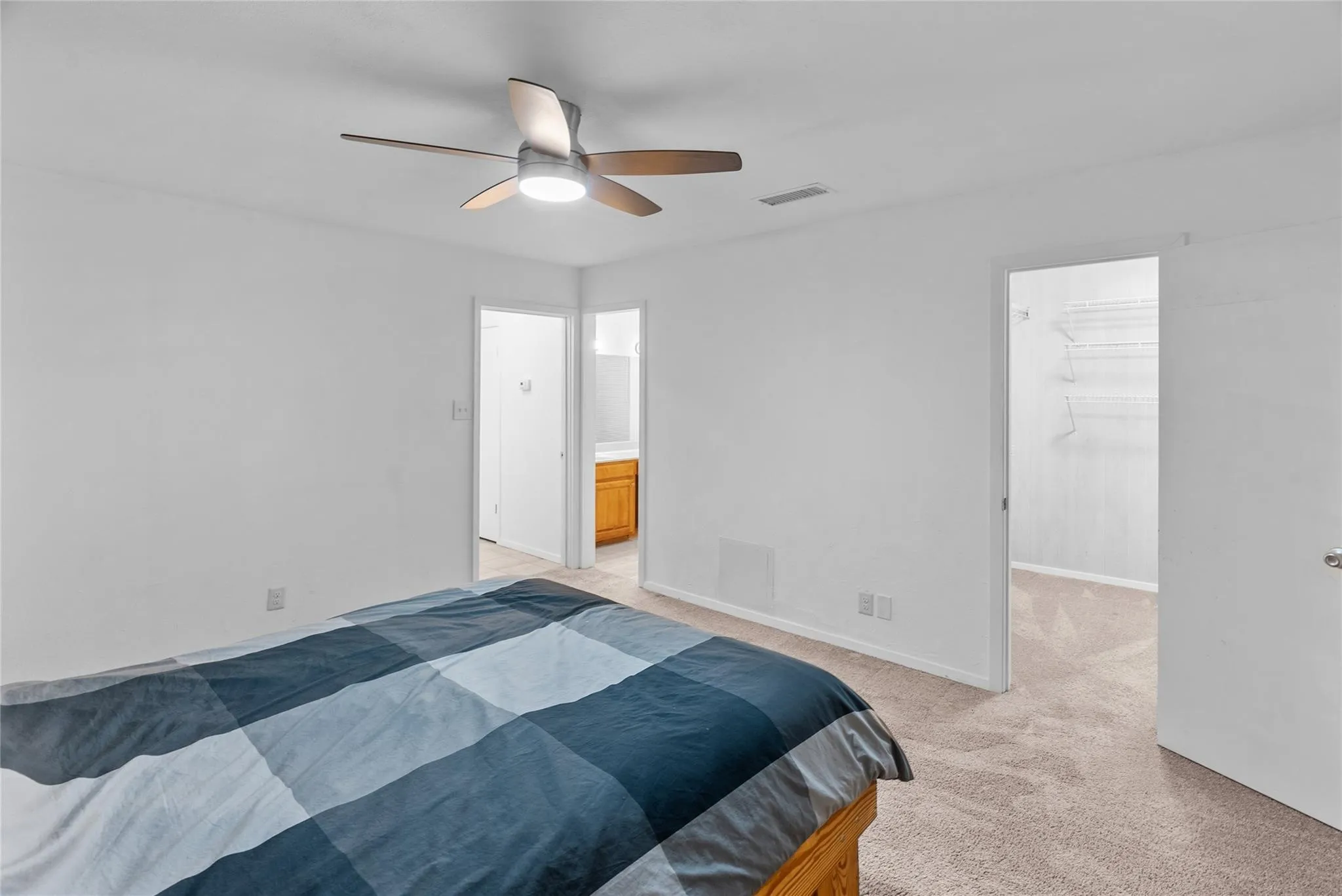 Single Family Residence For Rent in Johnson County , 9518 County Road 913, Godley, Texas 76044, 3 Bedroom, 2 Bathroom, Garage spaces, 2,498 Sqft, built in 1975, mls#21394231, Real Estate Agent in Godley, Homes For Rent in Johnson county, Homes For Rent in Godley, Realtor in Godley Texas, Real Estate Brokerage Independent Realty Texas, Luminita Cordes Realtor