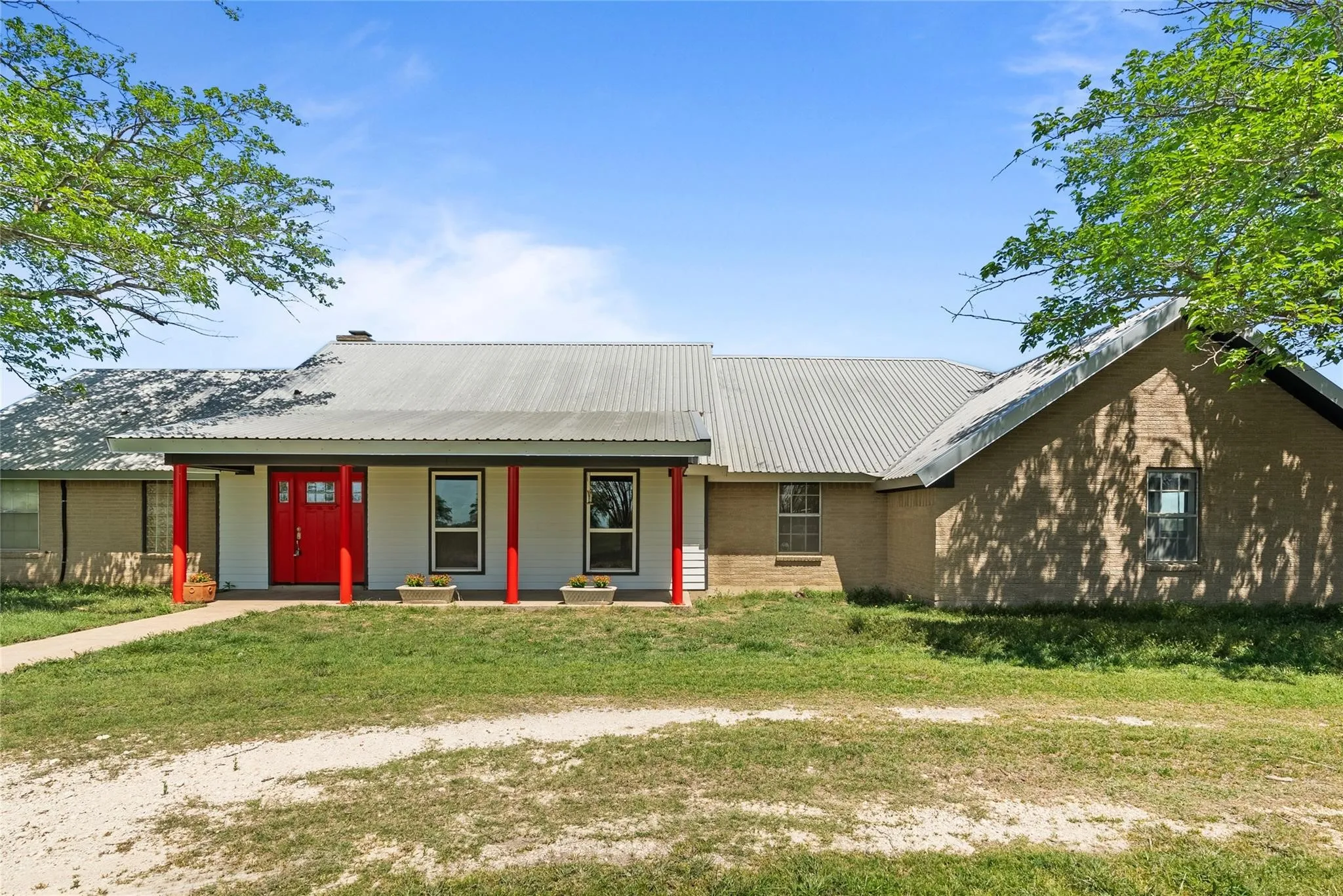 Single Family Residence For Rent in Johnson County , 9518 County Road 913, Godley, Texas 76044, 3 Bedroom, 2 Bathroom, Garage spaces, 2,498 Sqft, built in 1975, mls#21394231, Real Estate Agent in Godley, Homes For Rent in Johnson county, Homes For Rent in Godley, Realtor in Godley Texas, Real Estate Brokerage Independent Realty Texas, Luminita Cordes Realtor