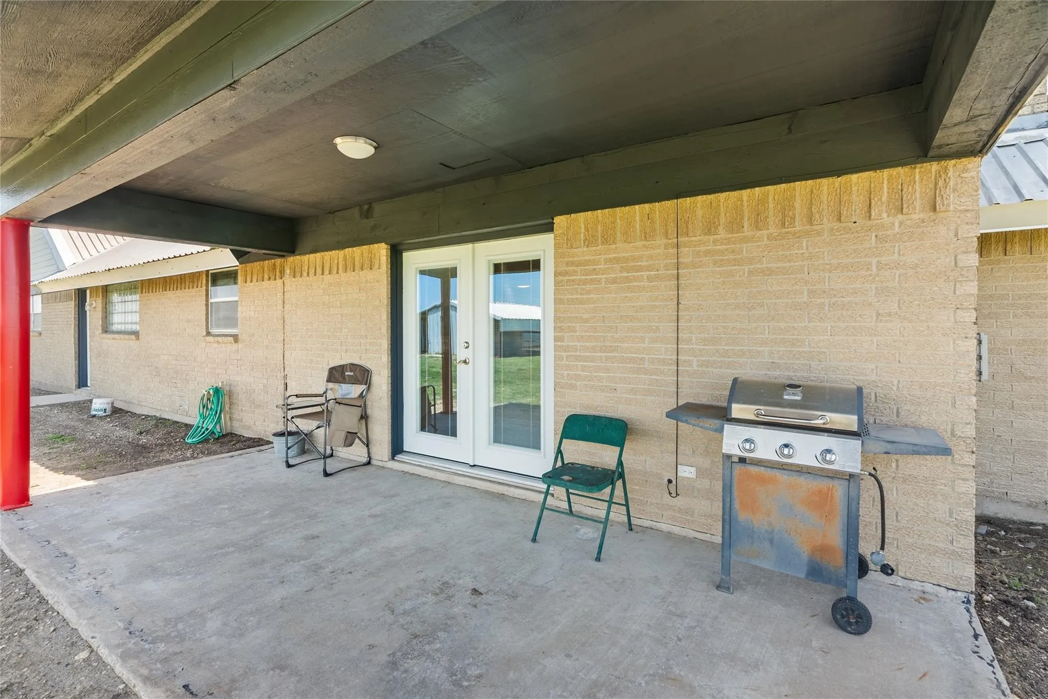 Single Family Residence For Rent in Johnson County , 9518 County Road 913, Godley, Texas 76044, 3 Bedroom, 2 Bathroom, Garage spaces, 2,498 Sqft, built in 1975, mls#21394231, Real Estate Agent in Godley, Homes For Rent in Johnson county, Homes For Rent in Godley, Realtor in Godley Texas, Real Estate Brokerage Independent Realty Texas, Luminita Cordes Realtor