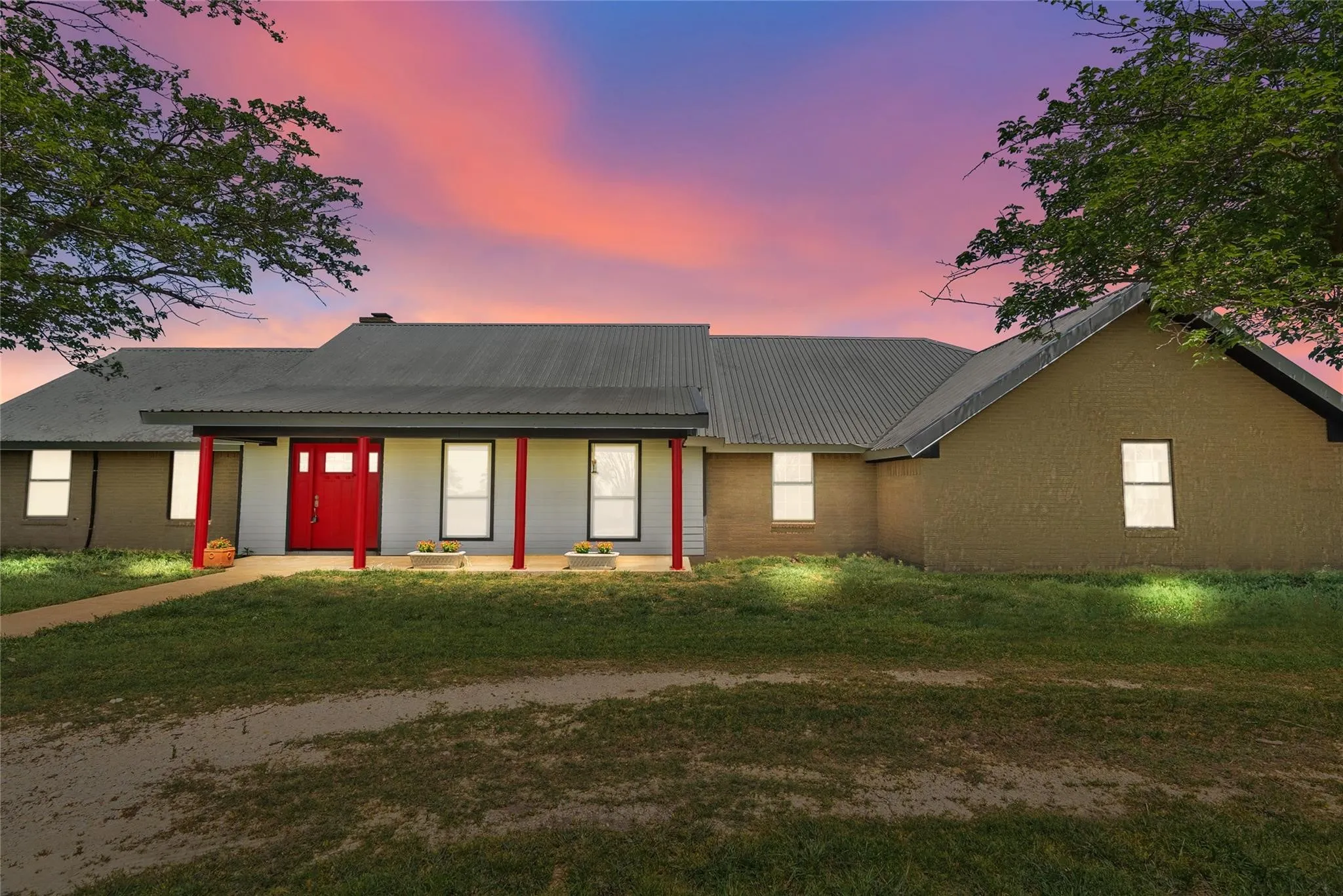 Single Family Residence For Rent in Johnson County , 9518 County Road 913, Godley, Texas 76044, 3 Bedroom, 2 Bathroom, Garage spaces, 2,498 Sqft, built in 1975, mls#21394231, Real Estate Agent in Godley, Homes For Rent in Johnson county, Homes For Rent in Godley, Realtor in Godley Texas, Real Estate Brokerage Independent Realty Texas, Luminita Cordes Realtor