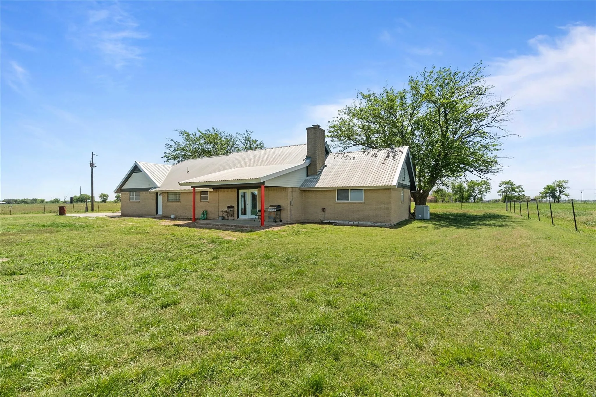 Single Family Residence For Rent in Johnson County , 9518 County Road 913, Godley, Texas 76044, 3 Bedroom, 2 Bathroom, Garage spaces, 2,498 Sqft, built in 1975, mls#21394231, Real Estate Agent in Godley, Homes For Rent in Johnson county, Homes For Rent in Godley, Realtor in Godley Texas, Real Estate Brokerage Independent Realty Texas, Luminita Cordes Realtor