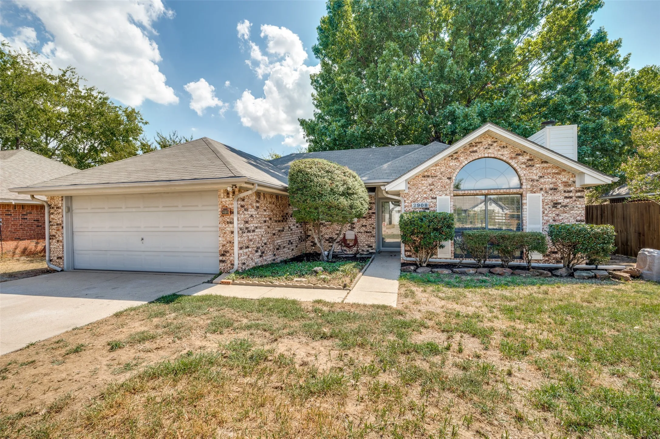 Single Family Residence For Sale in Denton County , 2908 Christopher Drive, Denton, Texas 76209, 3 Bedroom, 2 Bathroom, 2 Garage spaces, 1,359 Sqft, built in 1987, mls#21392988, Real Estate Agent in Denton, Homes For Sale in Denton county, Homes For Sale in Denton, Realtor in Denton Texas, Real Estate Brokerage Independent Realty Texas, Luminita Cordes Realtor