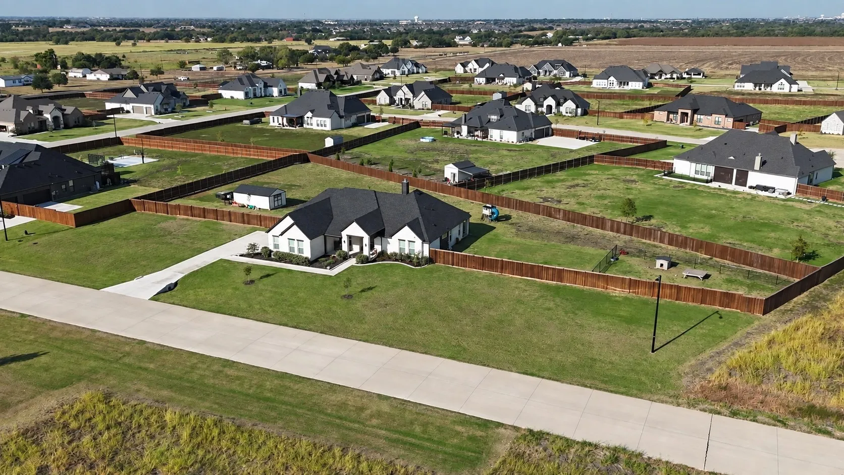 Single Family Residence For Sale in Ellis County , 1730 Blackfoot Parkway, Waxahachie, Texas 75165, 4 Bedroom, 3 Bathroom, 3 Garage spaces, 2,585 Sqft, built in 2024, mls#21390571, Real Estate Agent in Waxahachie, Homes For Sale in Ellis county, Homes For Sale in Waxahachie, Realtor in Waxahachie Texas, Real Estate Brokerage Independent Realty Texas, Luminita Cordes Realtor