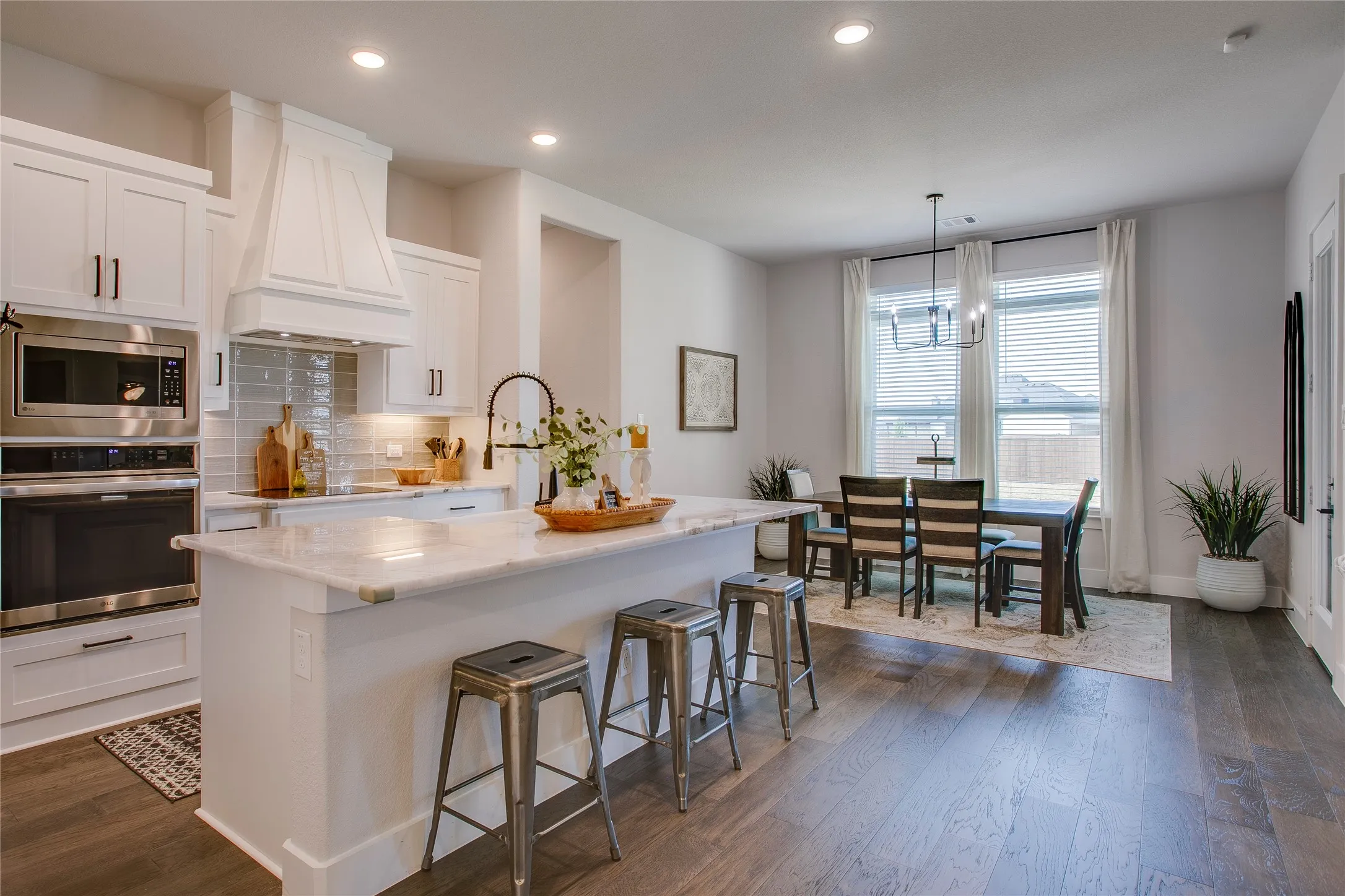 Single Family Residence For Sale in Ellis County , 1730 Blackfoot Parkway, Waxahachie, Texas 75165, 4 Bedroom, 3 Bathroom, 3 Garage spaces, 2,585 Sqft, built in 2024, mls#21390571, Real Estate Agent in Waxahachie, Homes For Sale in Ellis county, Homes For Sale in Waxahachie, Realtor in Waxahachie Texas, Real Estate Brokerage Independent Realty Texas, Luminita Cordes Realtor