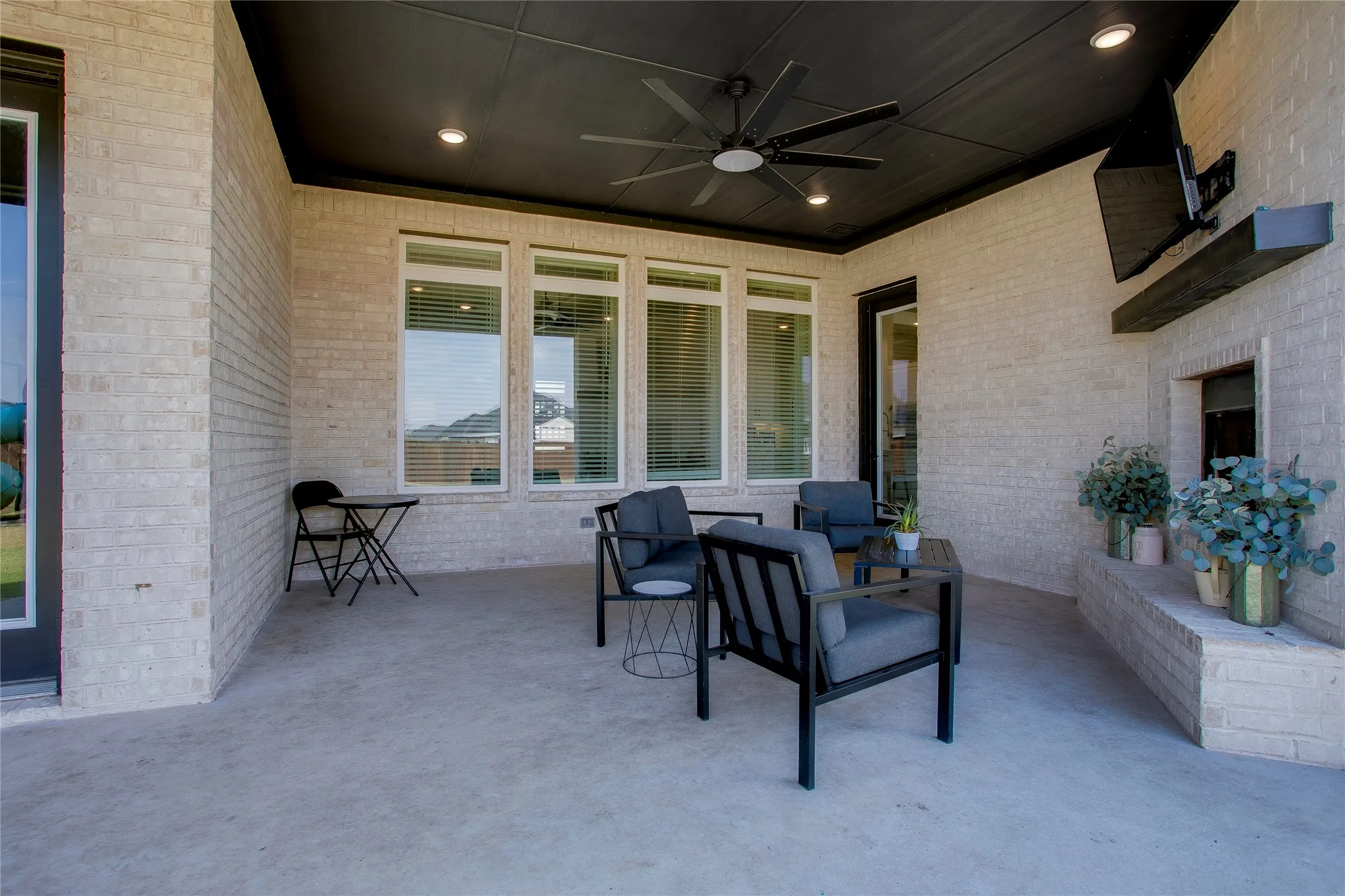 Single Family Residence For Sale in Ellis County , 1730 Blackfoot Parkway, Waxahachie, Texas 75165, 4 Bedroom, 3 Bathroom, 3 Garage spaces, 2,585 Sqft, built in 2024, mls#21390571, Real Estate Agent in Waxahachie, Homes For Sale in Ellis county, Homes For Sale in Waxahachie, Realtor in Waxahachie Texas, Real Estate Brokerage Independent Realty Texas, Luminita Cordes Realtor